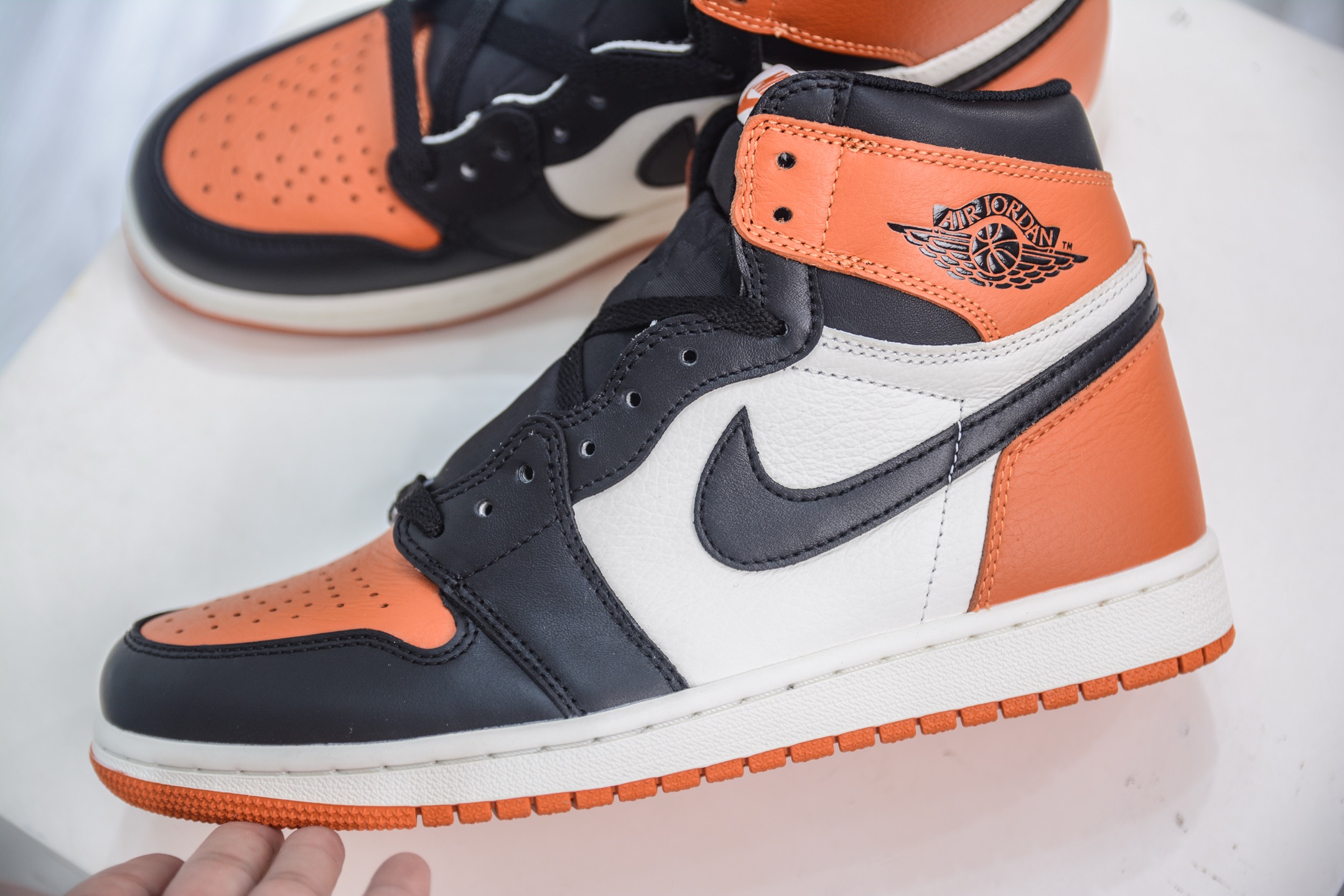 F版 Air Jordan AJ1 Retro High 高帮 复刻扣碎篮板 黑橙 DZ5485-008-莆田鞋,莆田鞋货源,高仿鞋,高仿鞋货源,安福档口,莆田高仿鞋,莆田鞋批发,高仿鞋批发,莆田高仿运动鞋,高仿运动鞋,莆田运动鞋 F版 Air Jordan AJ1 Retro High 高帮 复刻扣碎篮板 黑橙 DZ5485-008