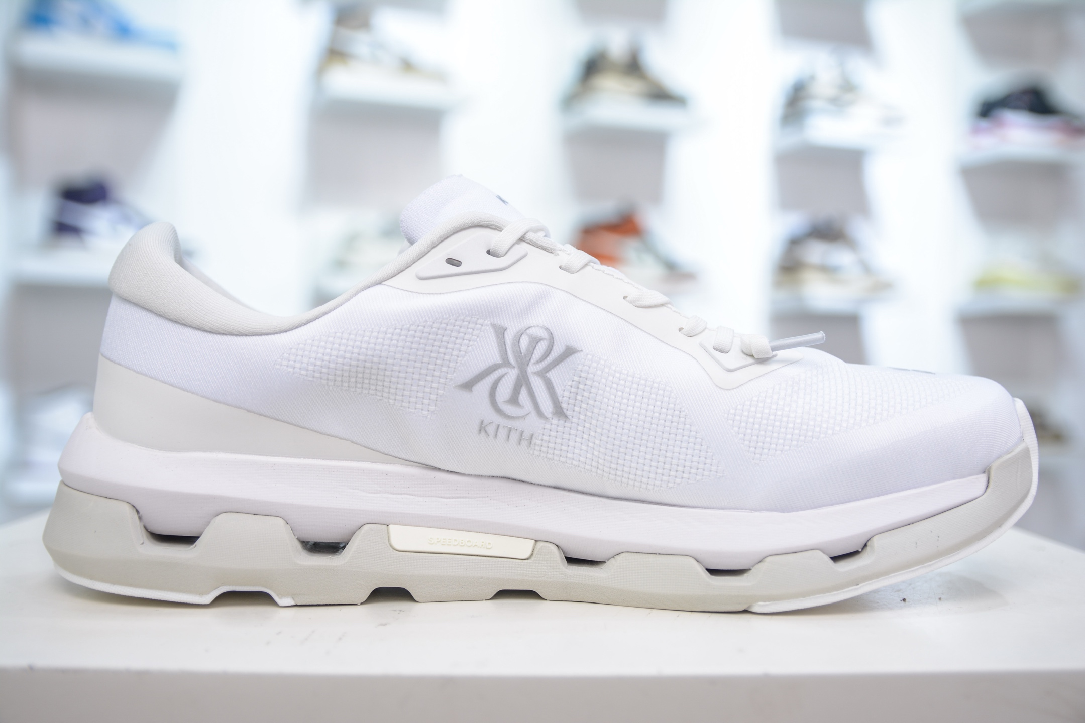 KITH x On Cloudzone White Running Shoes - Comfortable, Durable, and Stylish 3 i1750279148557 1289 0 2