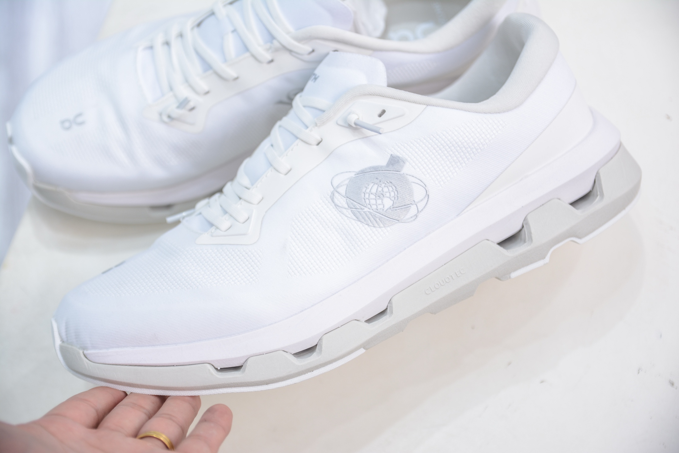 KITH x On Cloudzone White Running Shoes - Comfortable, Durable, and Stylish 7 i1750279149946 9108 0 6