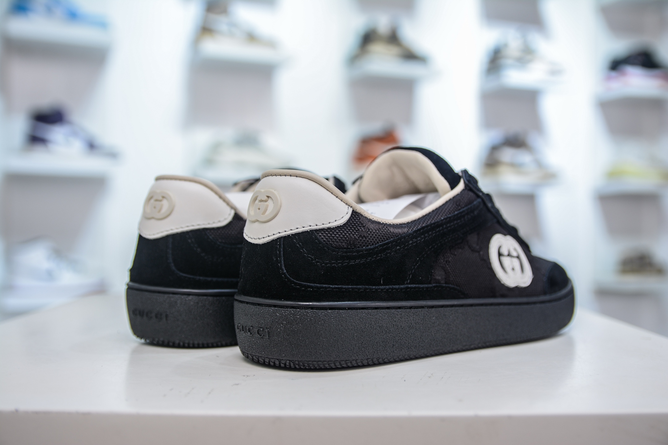 340 Gucci Interlocking G Suede Sneaker G74系列低帮复古运动板鞋-Chinese UA Cheap High Quatity Brand Clothes Bags handbags Sneakers wholesale wholesaler seller from China Factory suppliers Fashion Clothing Shoes best Quality Beautiful Price 340 Gucci Interlocking G Suede Sneaker G74系列低帮复古运动板鞋