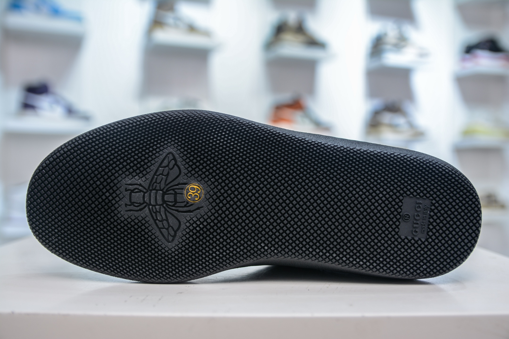 340 Gucci Interlocking G Suede Sneaker G74系列低帮复古运动板鞋-Chinese UA Cheap High Quatity Brand Clothes Bags handbags Sneakers wholesale wholesaler seller from China Factory suppliers Fashion Clothing Shoes best Quality Beautiful Price 340 Gucci Interlocking G Suede Sneaker G74系列低帮复古运动板鞋