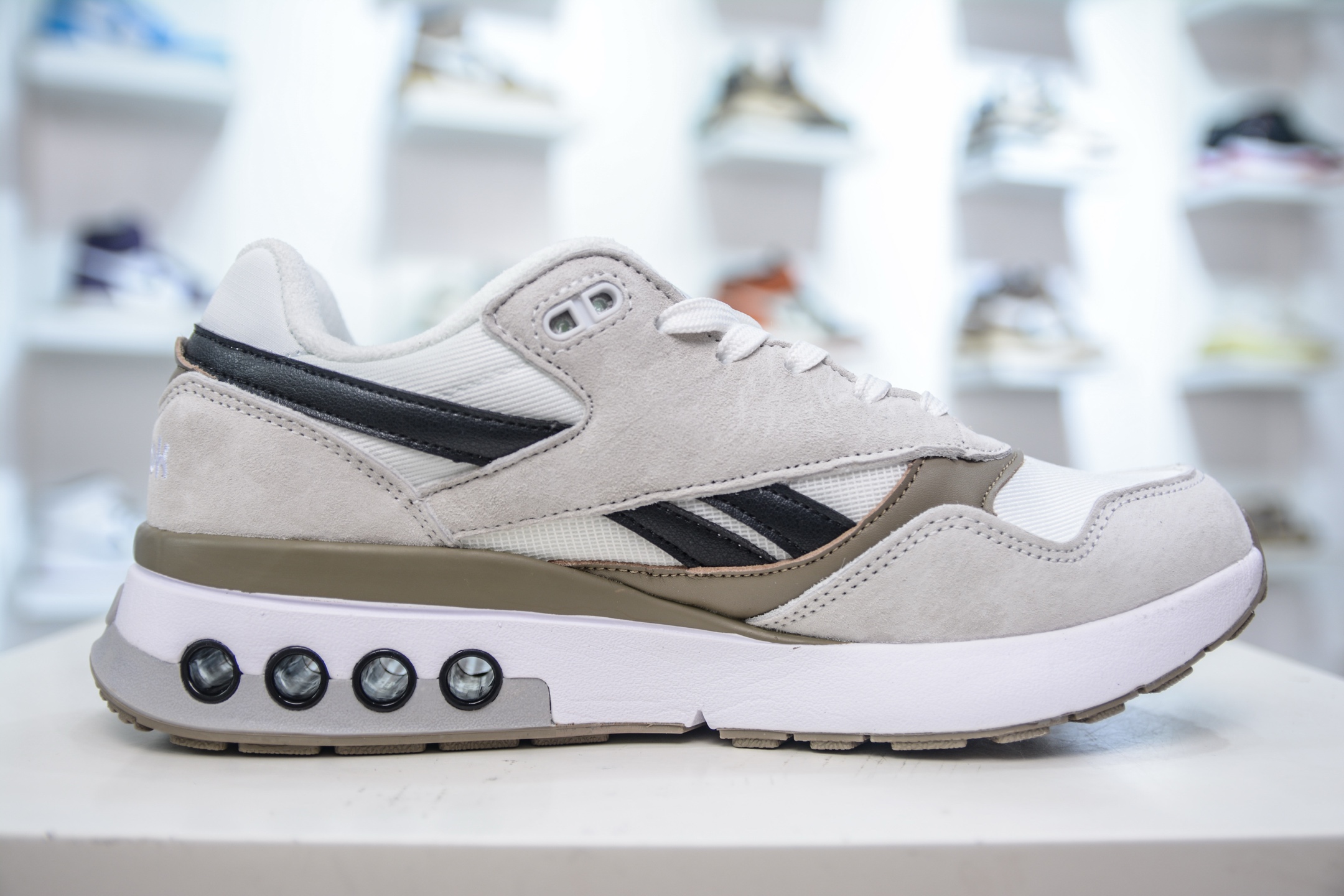 Reebok Classic Harman Ripple Low-Top Sneakers: Retro Style, Modern Comfort 4 i1750431610317 5366 0 2