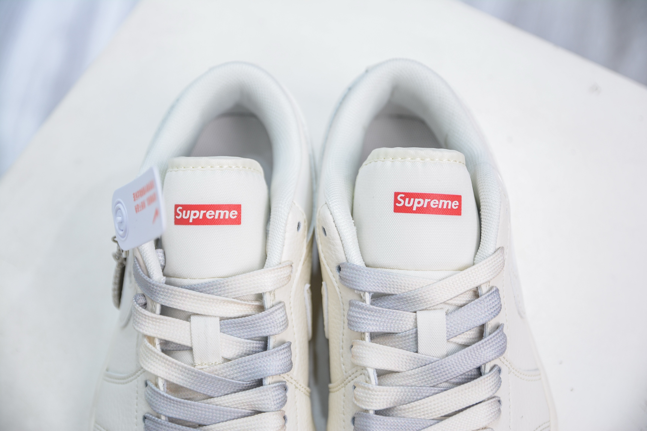 Air Jordan 1 Retro Low x Supreme Collab - Cream White & Red 9 i1750431931787 5601 0 7
