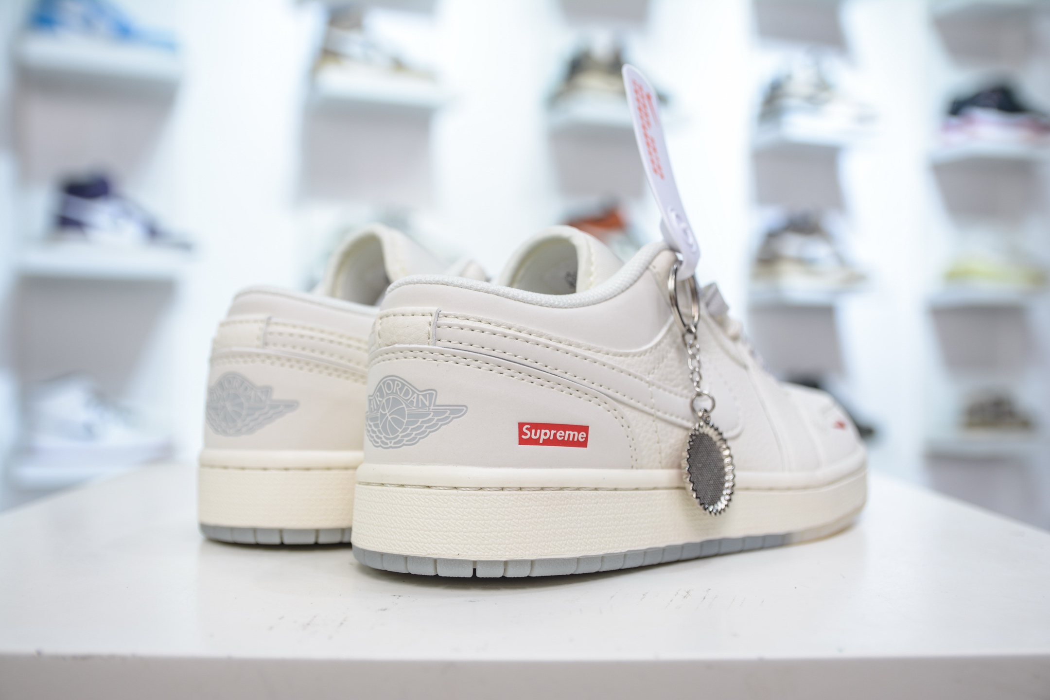 Air Jordan 1 Retro Low x Supreme Collab - Cream White & Red 7 i1750431932678 7202 0 5