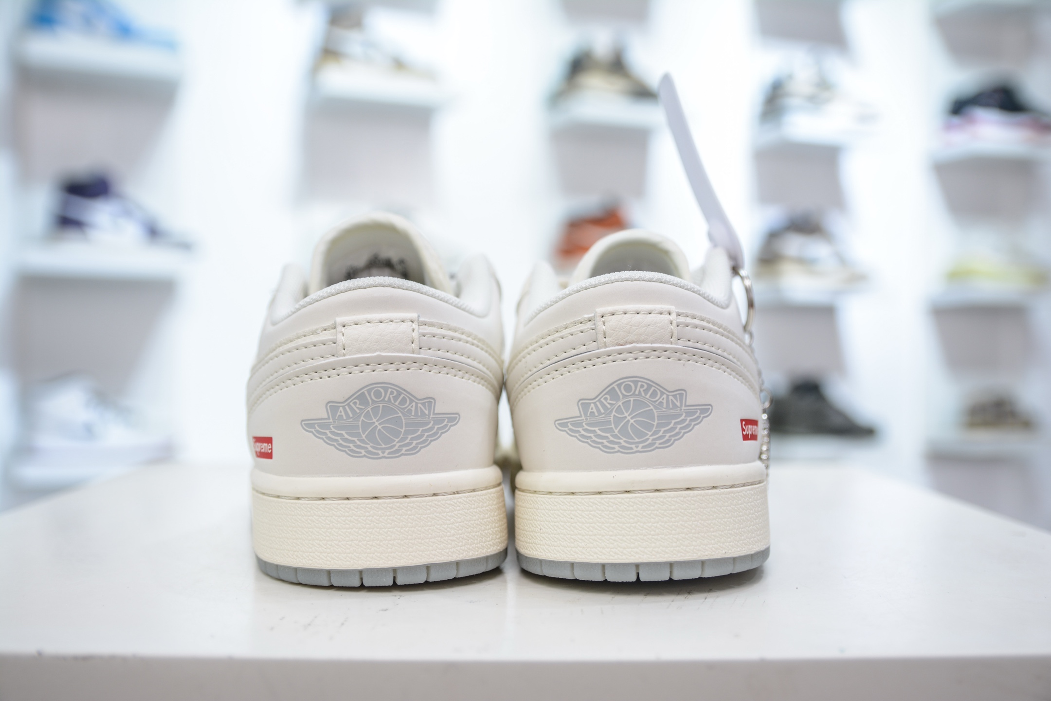 Air Jordan 1 Retro Low x Supreme Collab - Cream White & Red 3 i1750431932760 2889 0 1