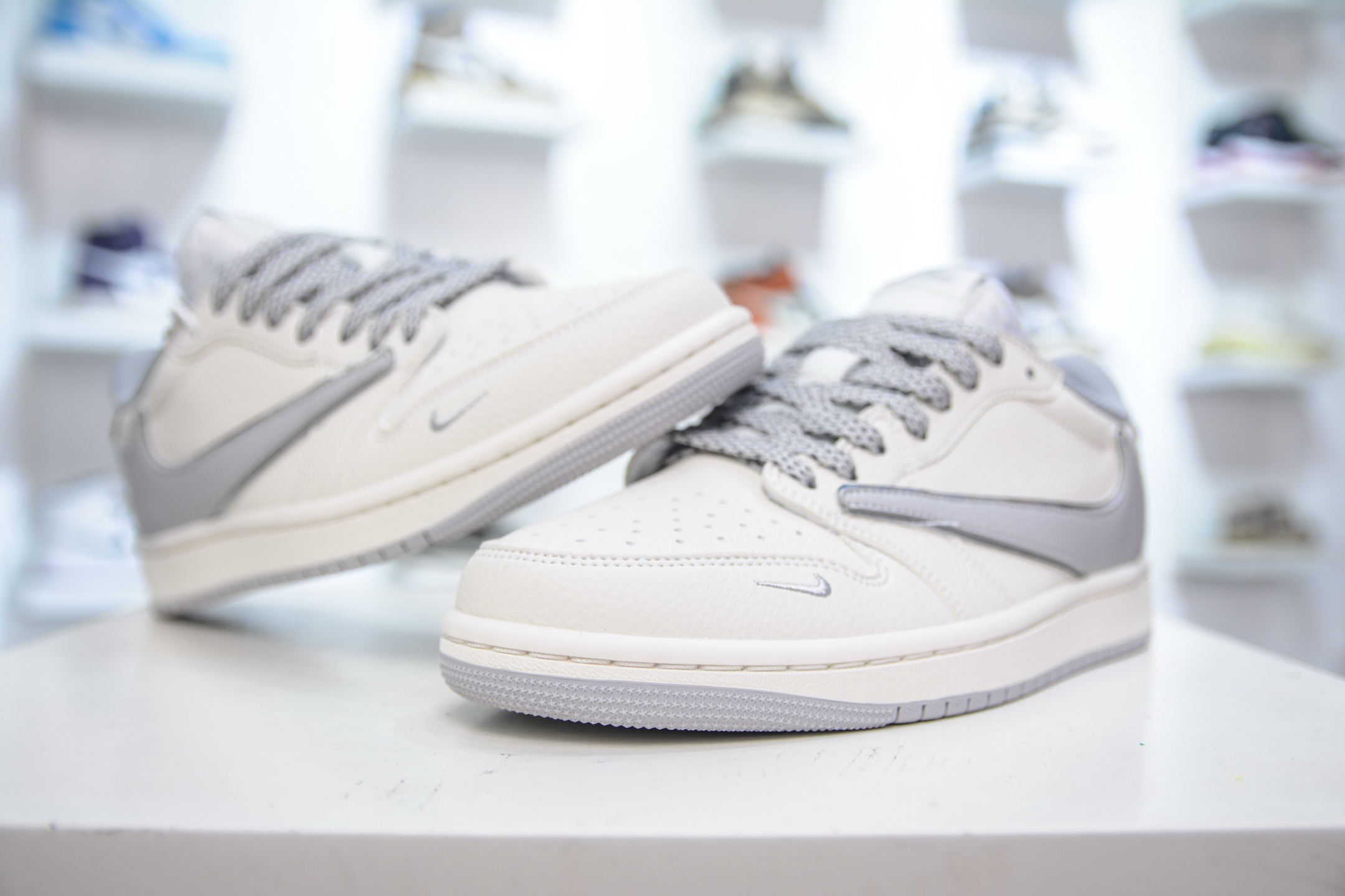 TS x Air Jordan x Stussy Air Jordan 1 Low Sneakers, Cream White/Gray 4 i1750431983218 5421 0 3