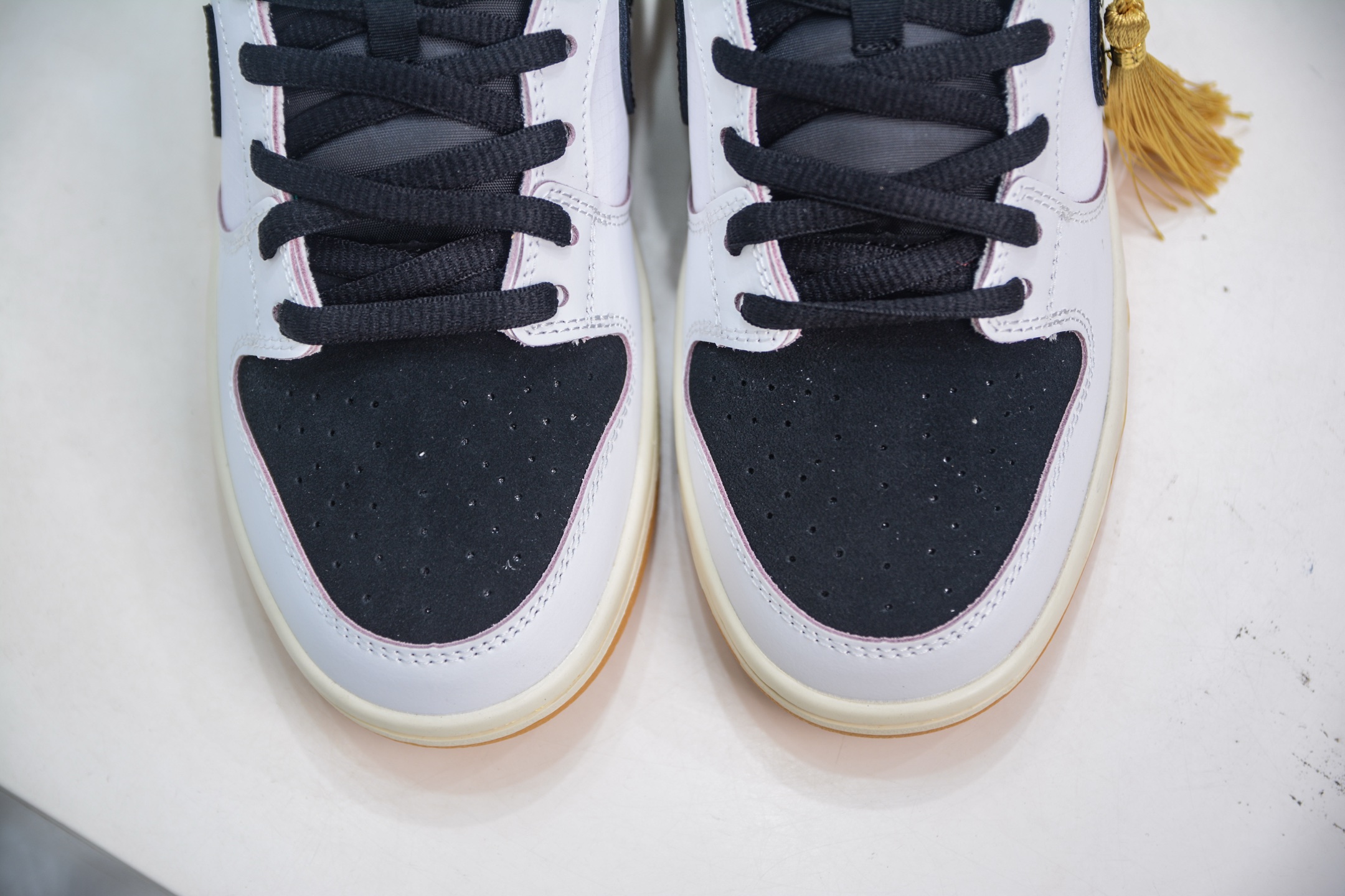 Nike SB Dunk Low White Black Casual Sneakers HJ4132-100 9 i1750432044786 3791 0 8