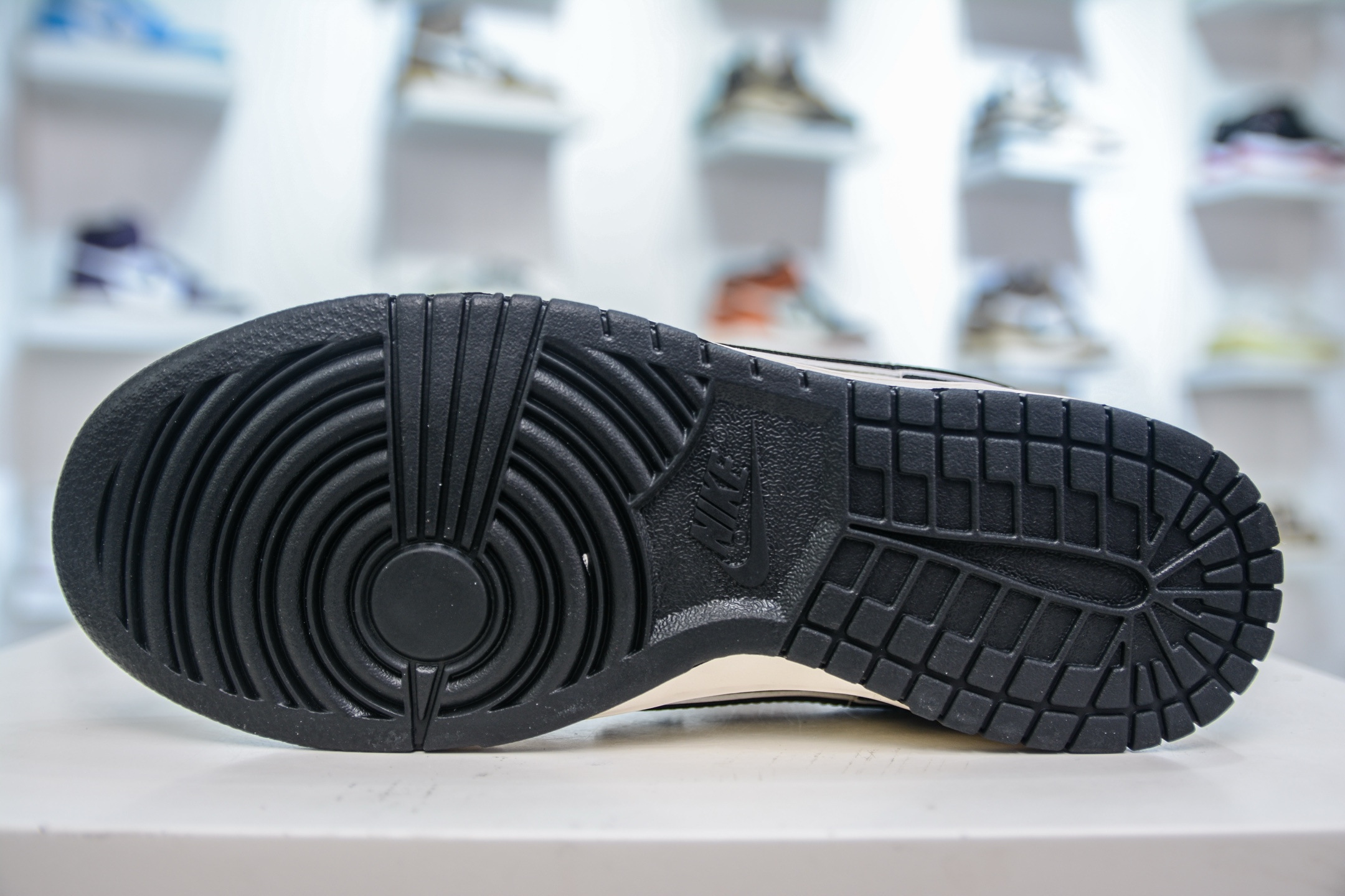Nike SB Dunk Low x Louis Vuitton Custom Sneakers - Premium Quality, Stylish Design 6 i1750432269637 9715 0 4