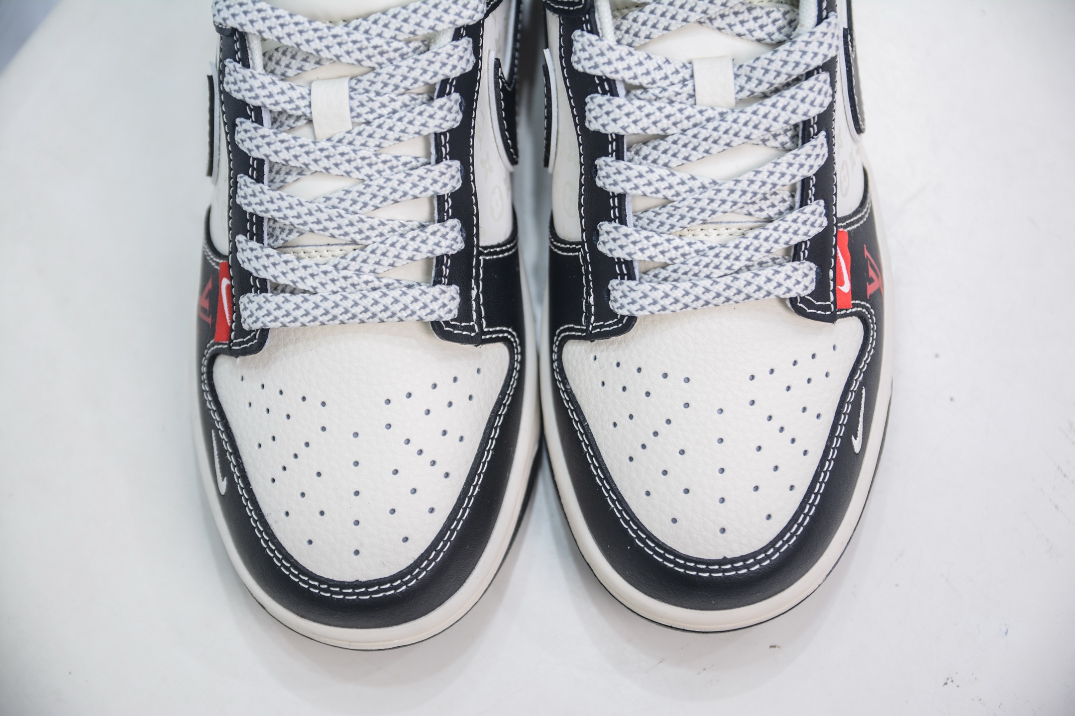 Nike SB Dunk Low x Louis Vuitton Custom Sneakers - Premium Quality, Stylish Design 10 i1750432269661 9722 0 8