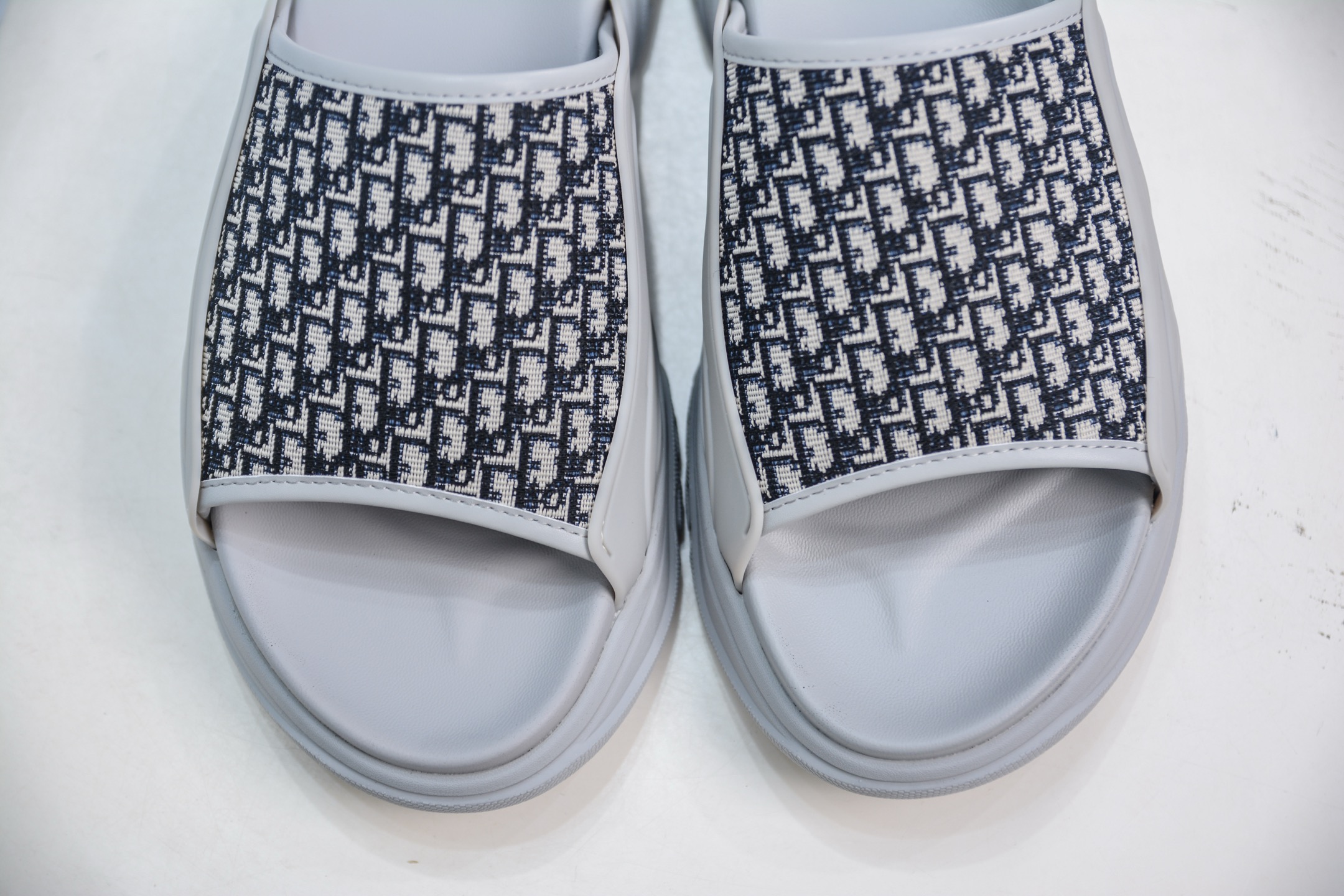 Dior H-Town Oblique Slides: Iconic Style, Supreme Comfort, Available Now! 10 i1750432531432 5029 0 8