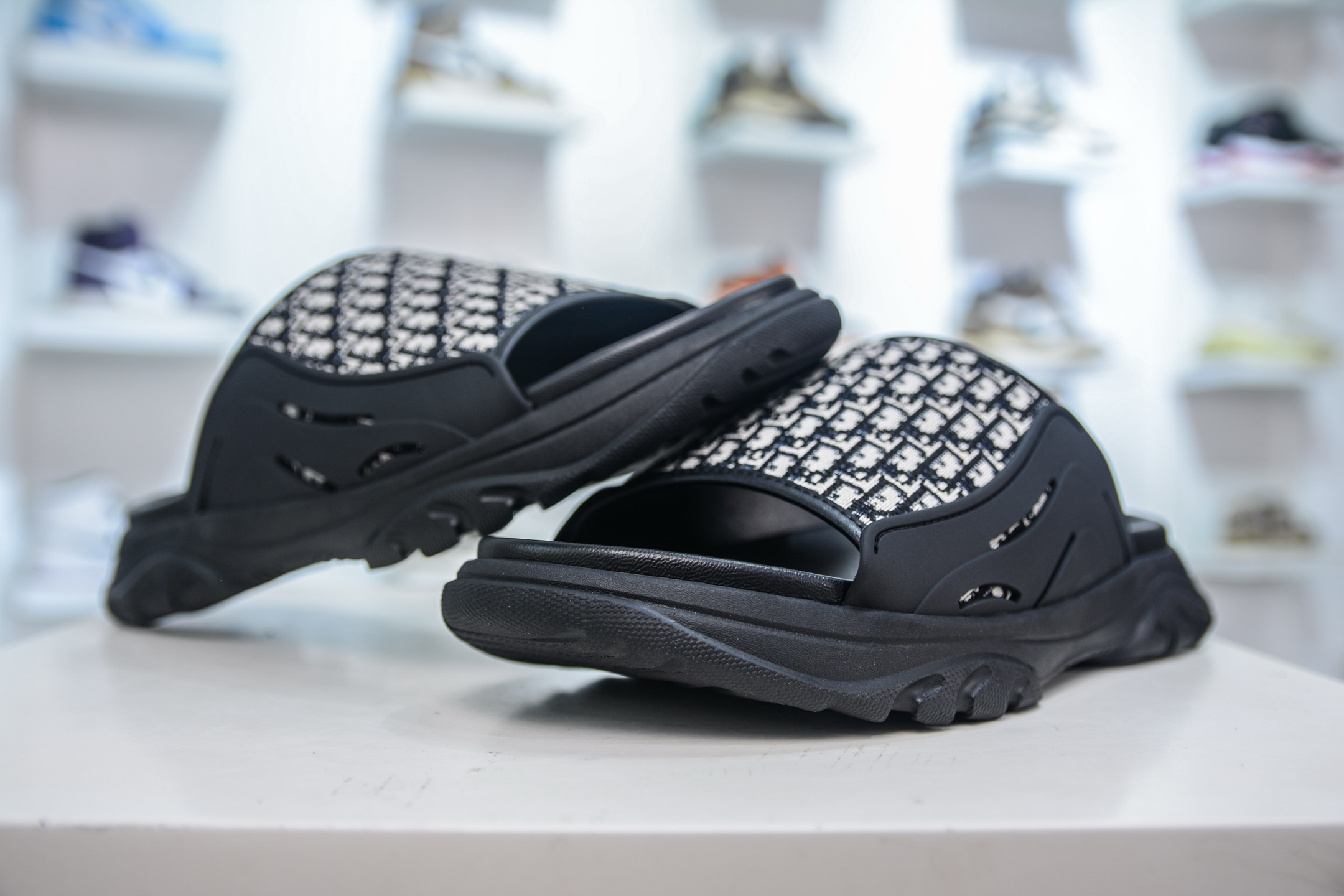 Dior H-Town Oblique Slides: Black Rubber Sandals with Modern Design 5 i1750432584919 5687 0 3