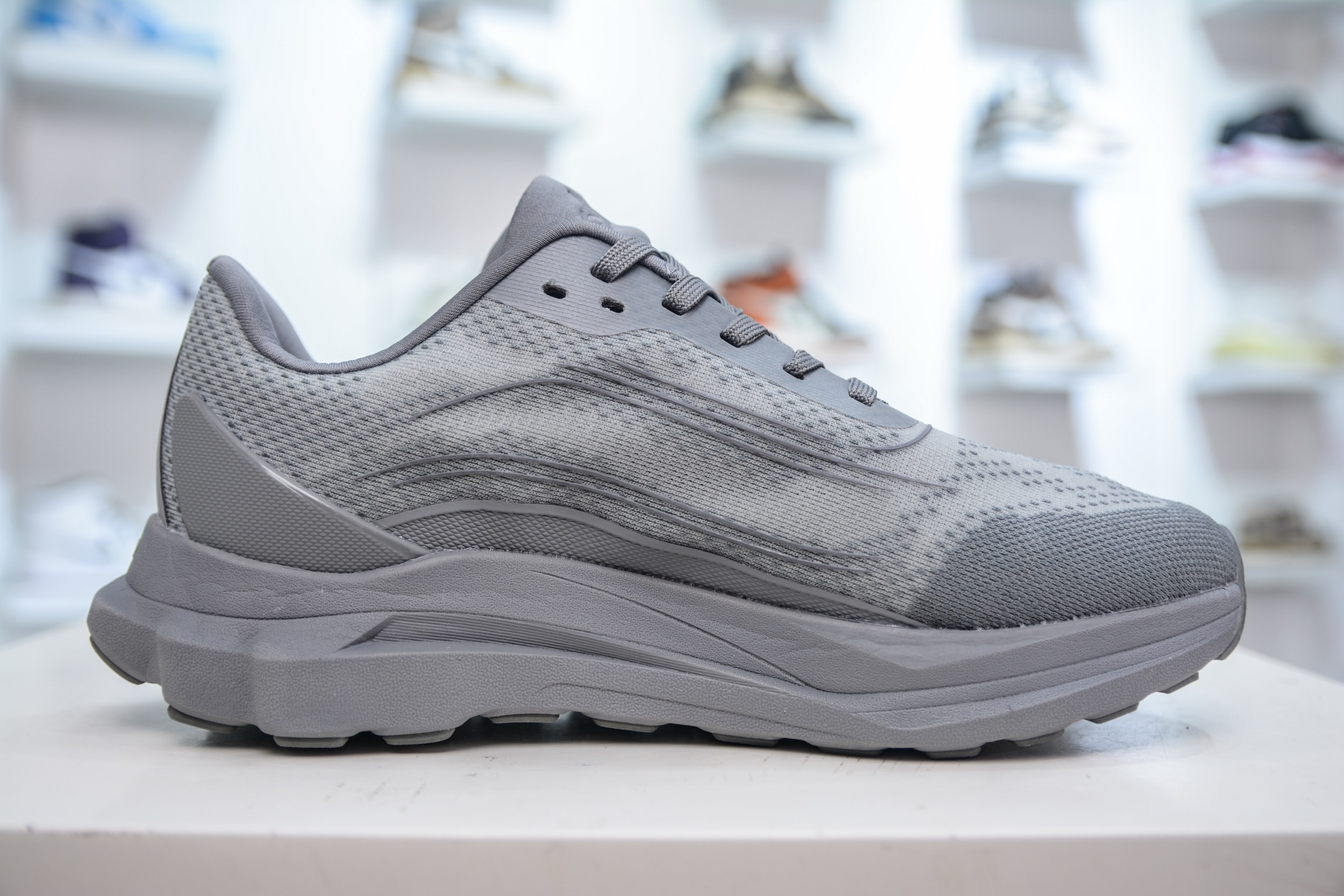 Alo Yoga Runner: Comfortable, Versatile, and Durable Low-Top Running Shoes 3 i1750521195986 7776 0 2