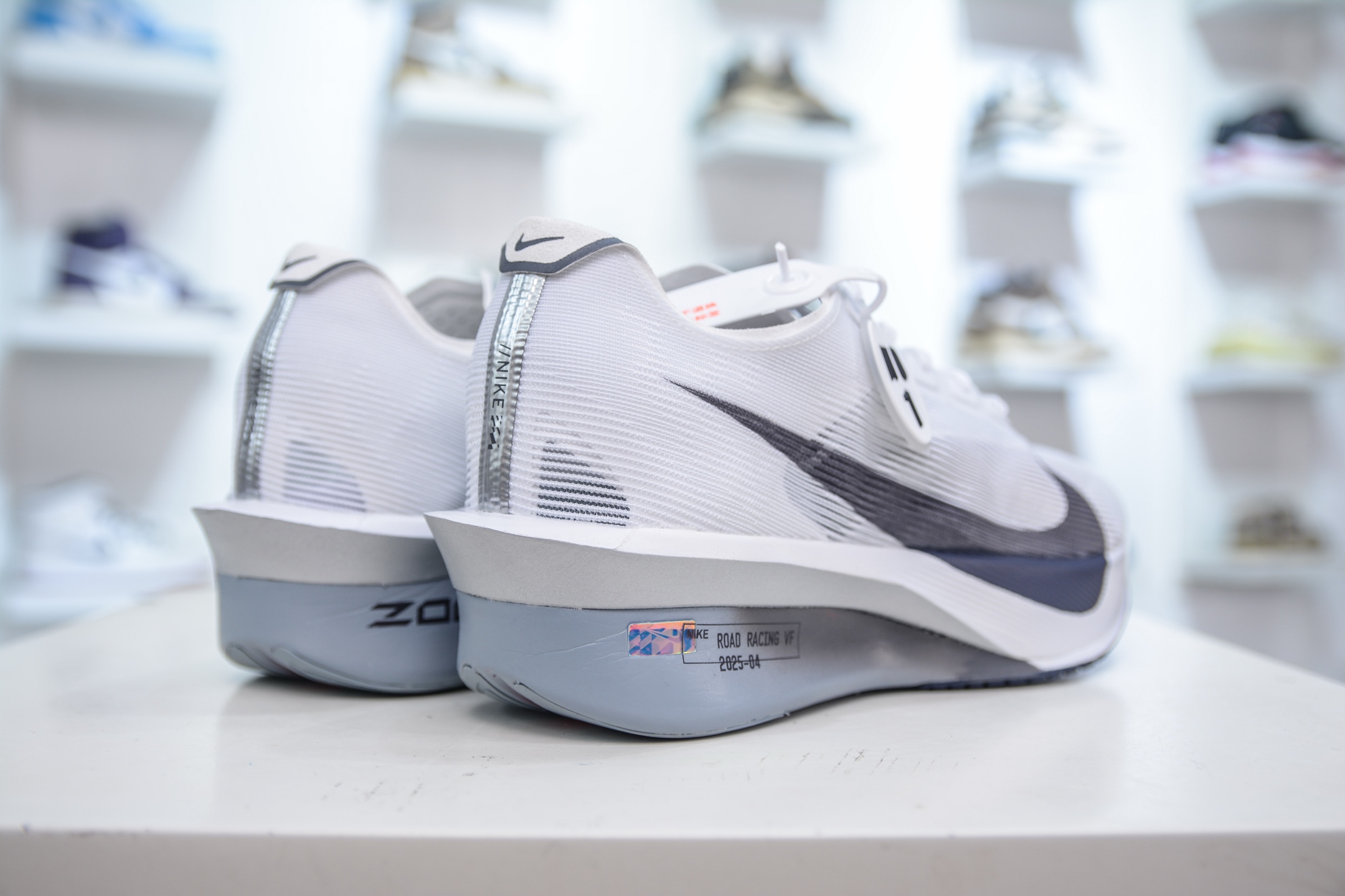 区别市面错版 NK VAPORFLY 4 柔软舒适防滑耐磨低帮 马拉松休闲跑步鞋 HF6414-100-莆田鞋,莆田鞋货源,高仿鞋,高仿鞋货源,安福档口,莆田高仿鞋,莆田鞋批发,高仿鞋批发,莆田高仿运动鞋,高仿运动鞋,莆田运动鞋 区别市面错版 NK VAPORFLY 4 柔软舒适防滑耐磨低帮 马拉松休闲跑步鞋 HF6414-100
