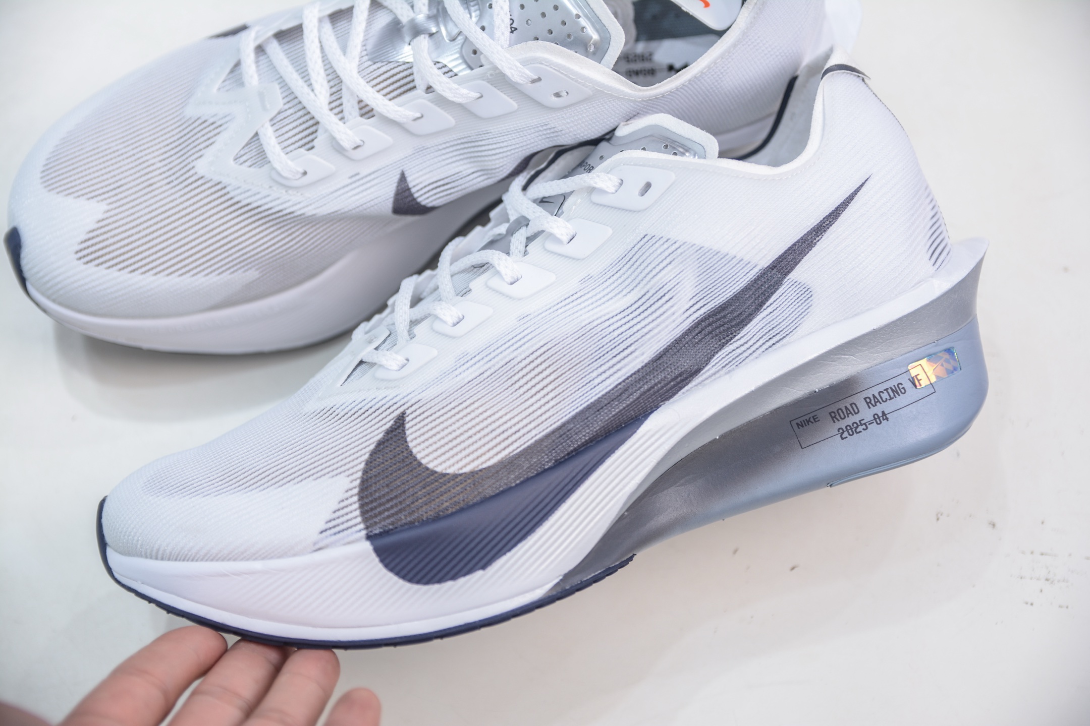 区别市面错版 NK VAPORFLY 4 柔软舒适防滑耐磨低帮 马拉松休闲跑步鞋 HF6414-100-莆田鞋,莆田鞋货源,高仿鞋,高仿鞋货源,安福档口,莆田高仿鞋,莆田鞋批发,高仿鞋批发,莆田高仿运动鞋,高仿运动鞋,莆田运动鞋 区别市面错版 NK VAPORFLY 4 柔软舒适防滑耐磨低帮 马拉松休闲跑步鞋 HF6414-100