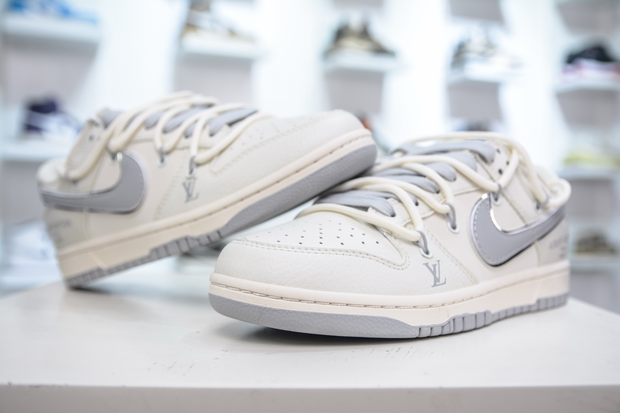 Nike SB Dunk Low x Louis Vuitton White Grey, Premium Leather Sneakers 4 i1750522608779 8323 0 3