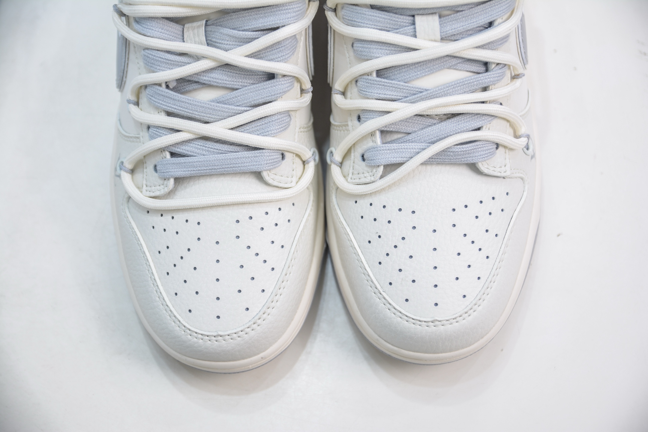 Nike SB Dunk Low x Louis Vuitton White Grey, Premium Leather Sneakers 9 i1750522609766 4602 0 8