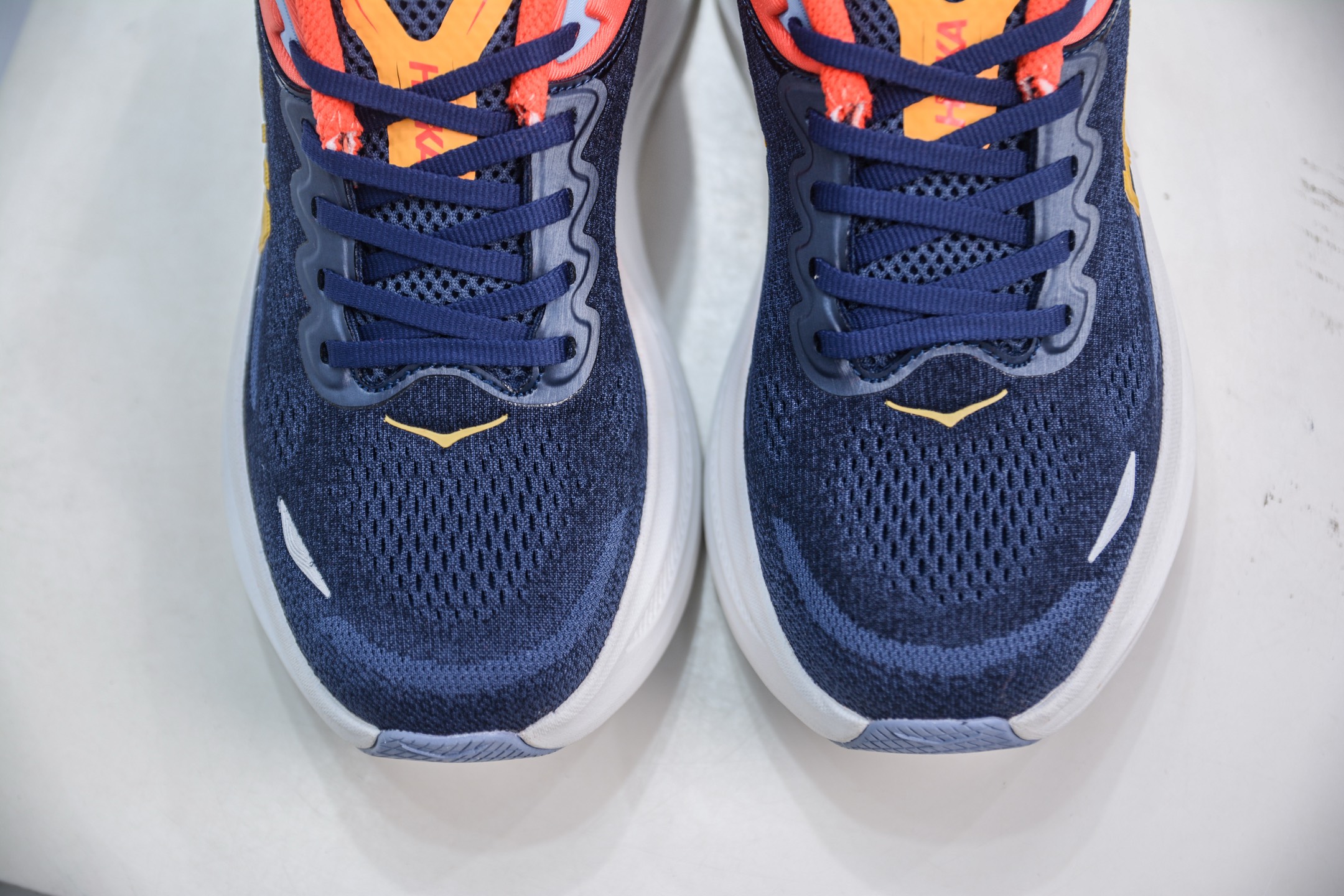 180 HOKA ONE ONE Bondi 9 克利夫顿9代系列 低帮厚底网织轻量休闲运动慢跑鞋 1162011/VTYN