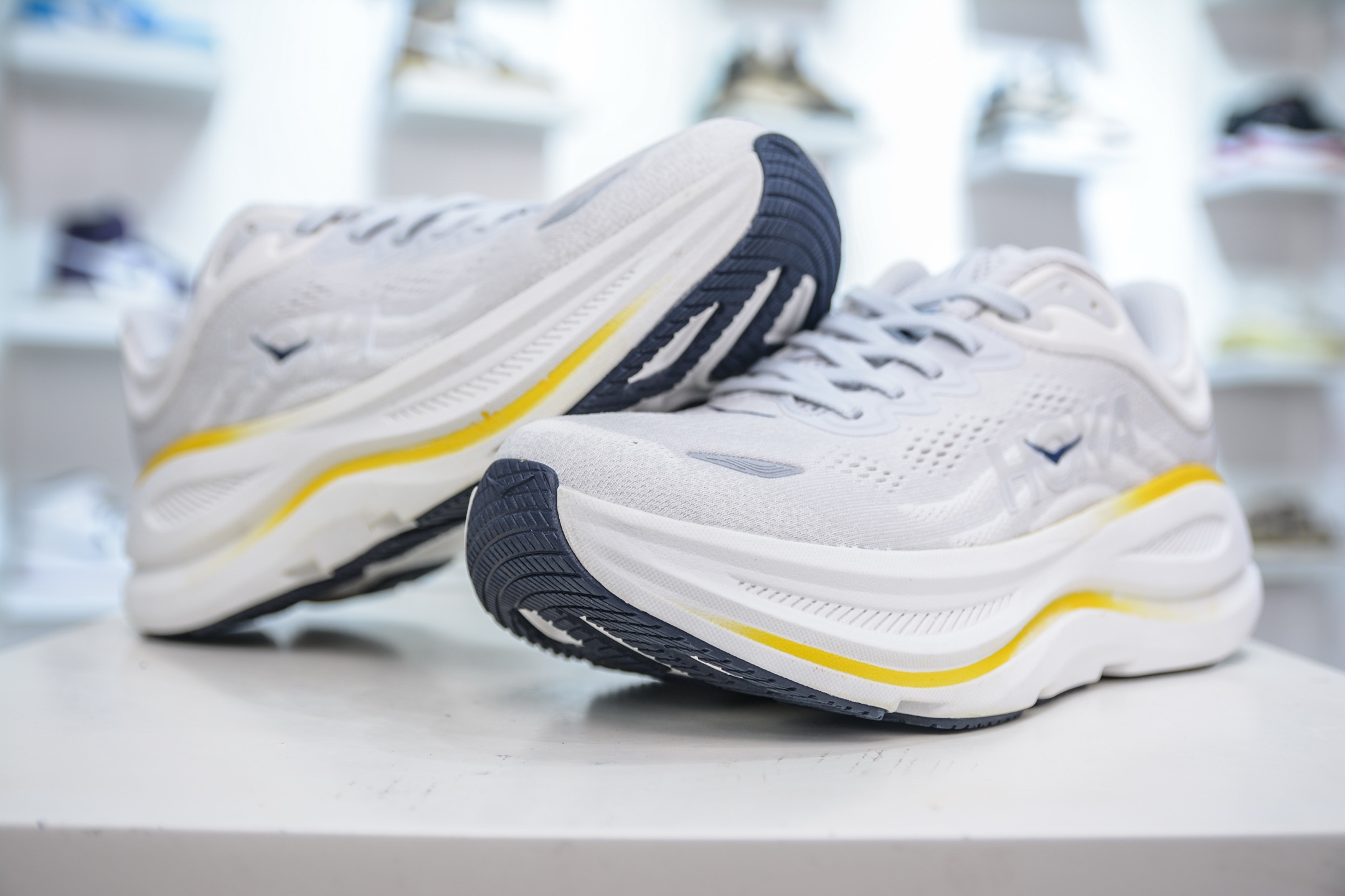 180 HOKA ONE ONE Bondi 9 克利夫顿9代系列 低帮厚底网织轻量休闲运动慢跑鞋 1162013/WWH