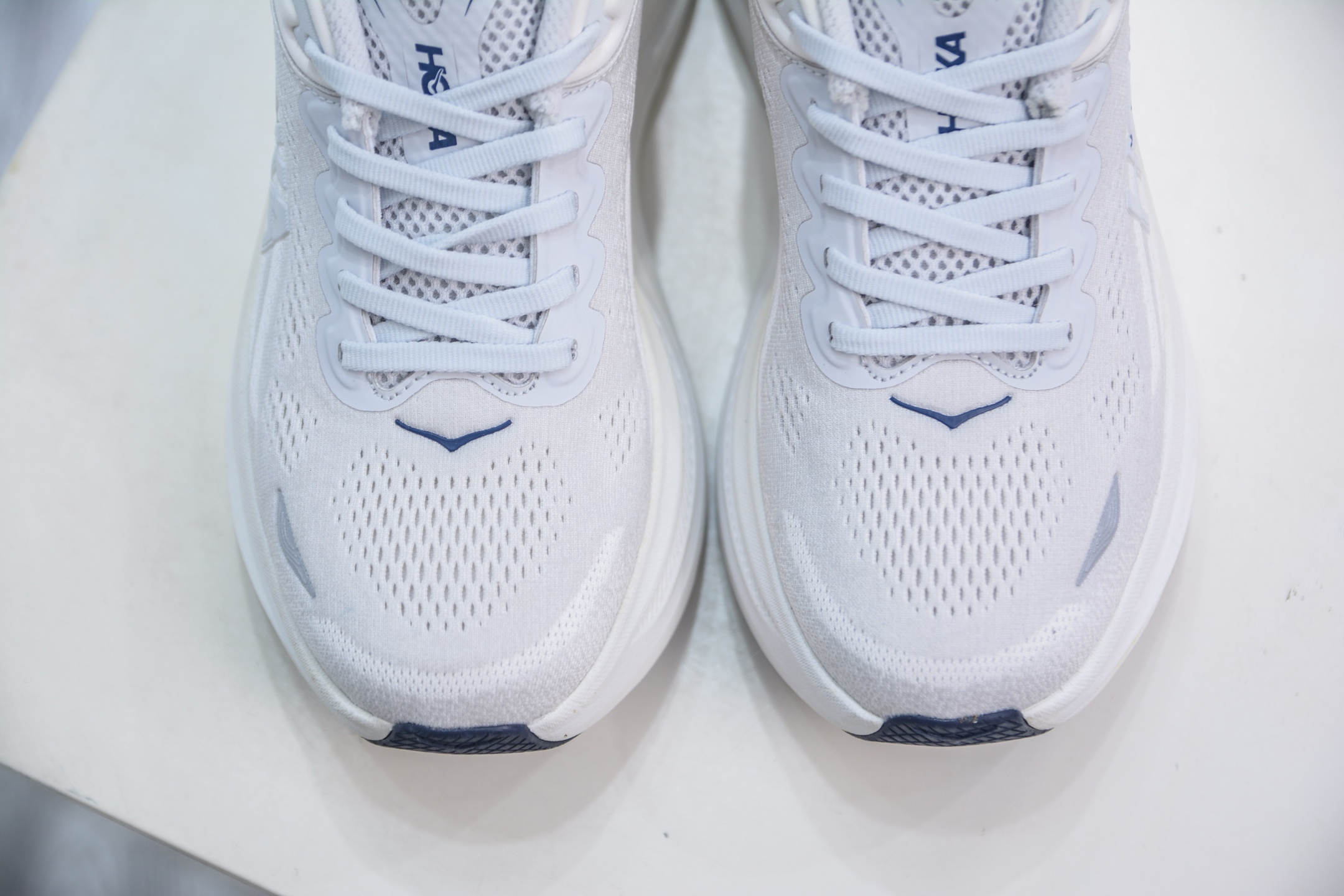 180 HOKA ONE ONE Bondi 9 克利夫顿9代系列 低帮厚底网织轻量休闲运动慢跑鞋 1162013/WWH