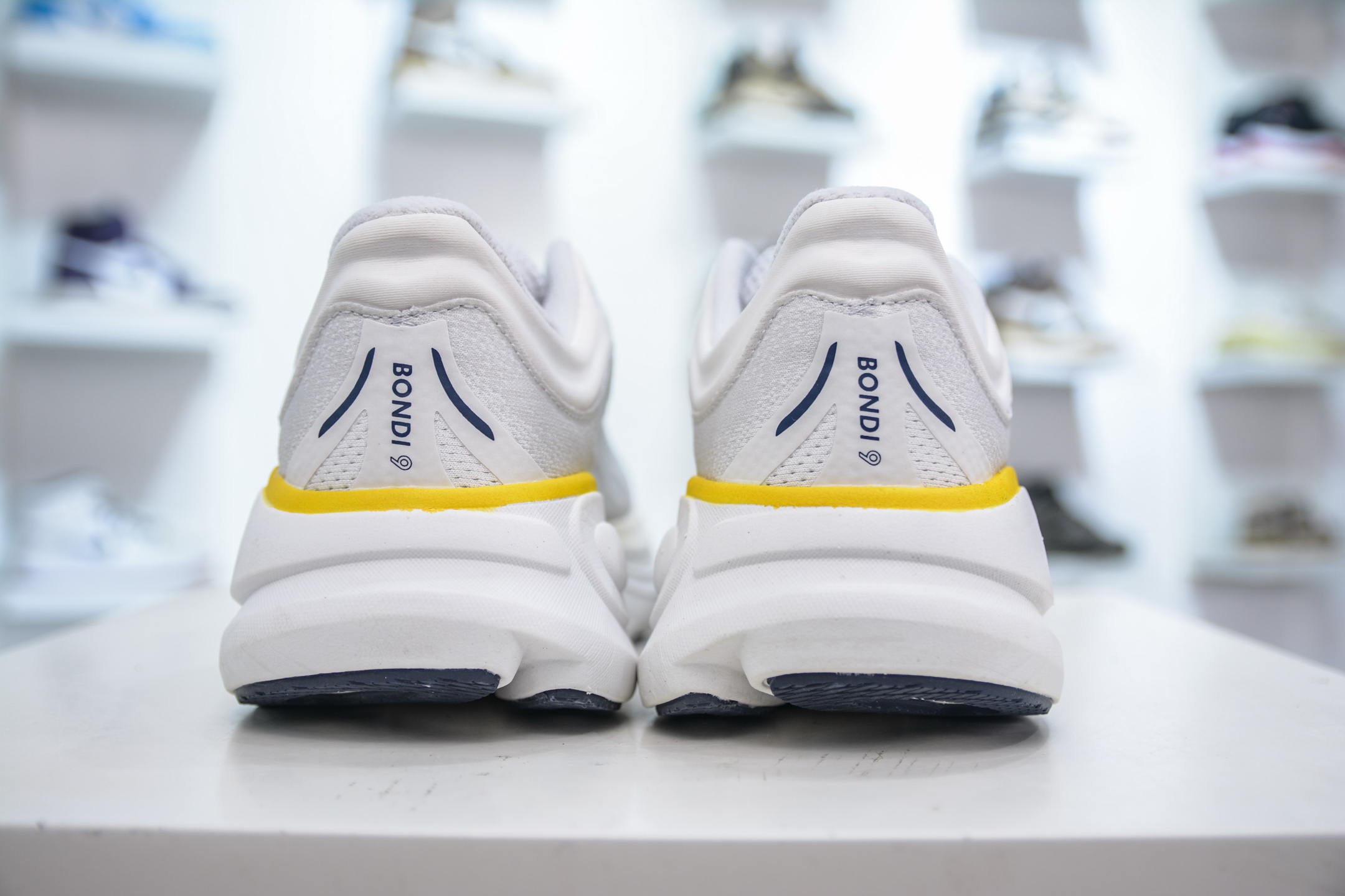 180 HOKA ONE ONE Bondi 9 克利夫顿9代系列 低帮厚底网织轻量休闲运动慢跑鞋 1162013/WWH