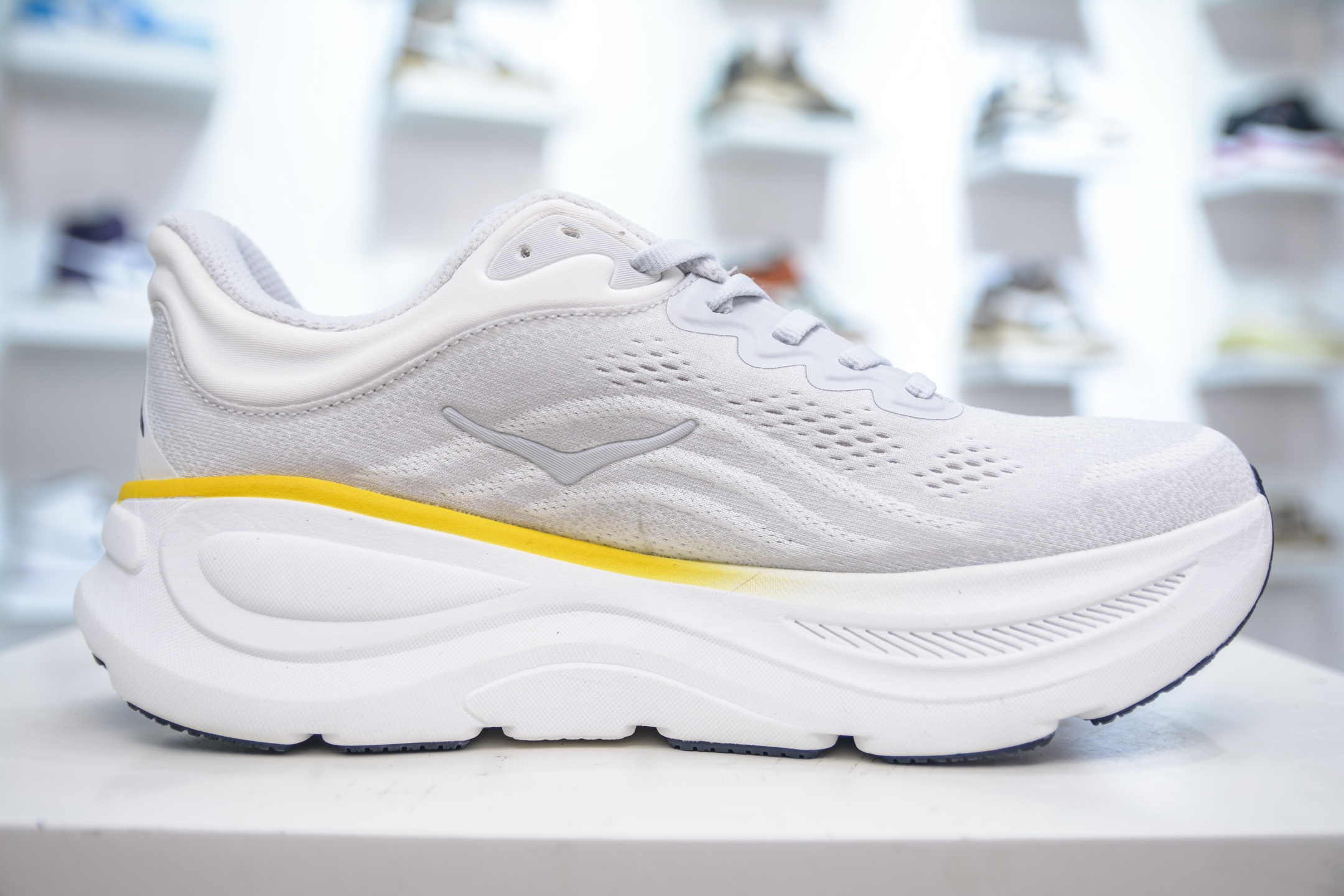 180 HOKA ONE ONE Bondi 9 克利夫顿9代系列 低帮厚底网织轻量休闲运动慢跑鞋 1162013/WWH