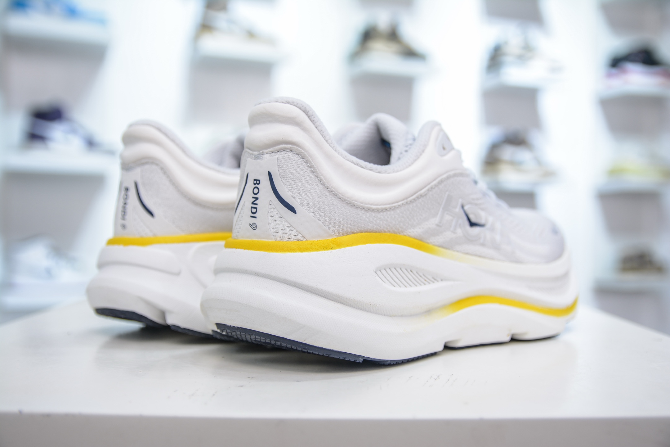 180 HOKA ONE ONE Bondi 9 克利夫顿9代系列 低帮厚底网织轻量休闲运动慢跑鞋 1162013/WWH