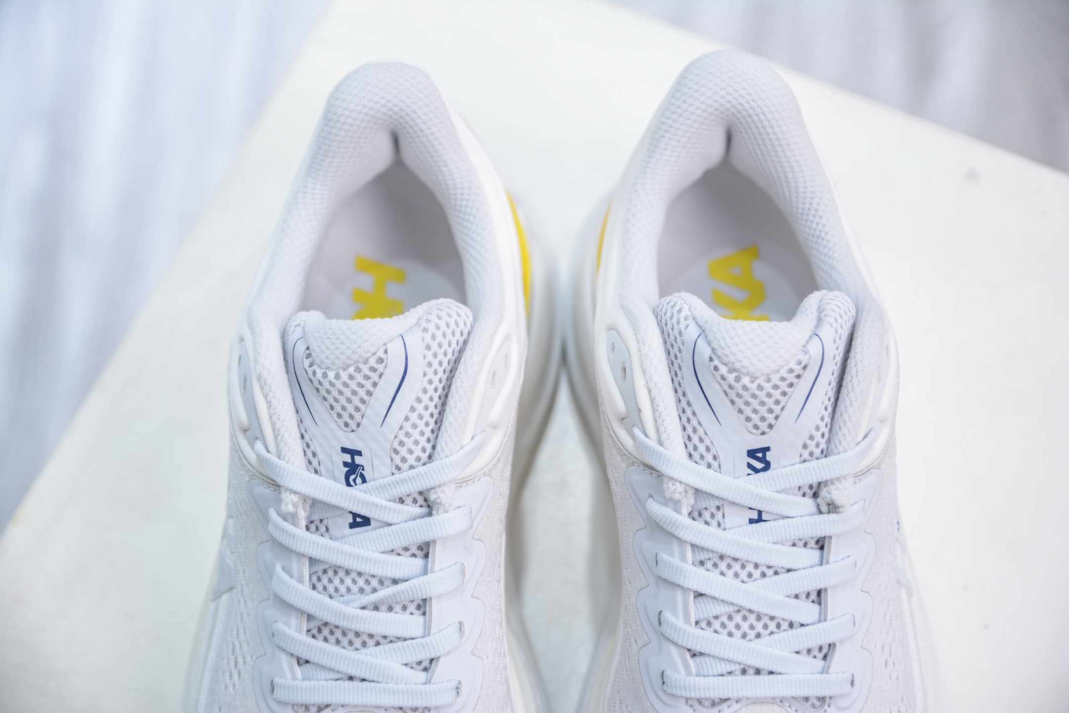 180 HOKA ONE ONE Bondi 9 克利夫顿9代系列 低帮厚底网织轻量休闲运动慢跑鞋 1162013/WWH