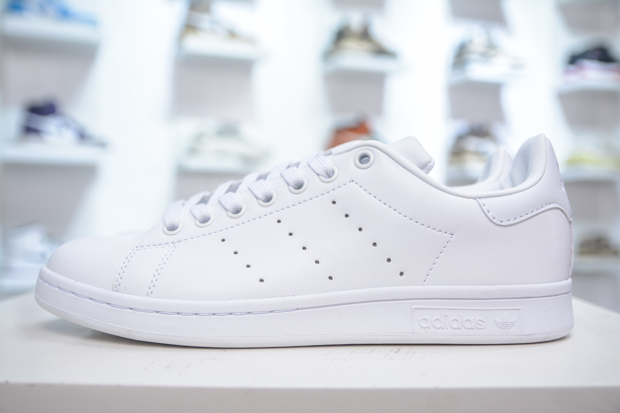 Adidas Originals Stan Smith: Retro, Comfortable, and Stylish White Sneakers 2 i1750692238581 2326 0 0