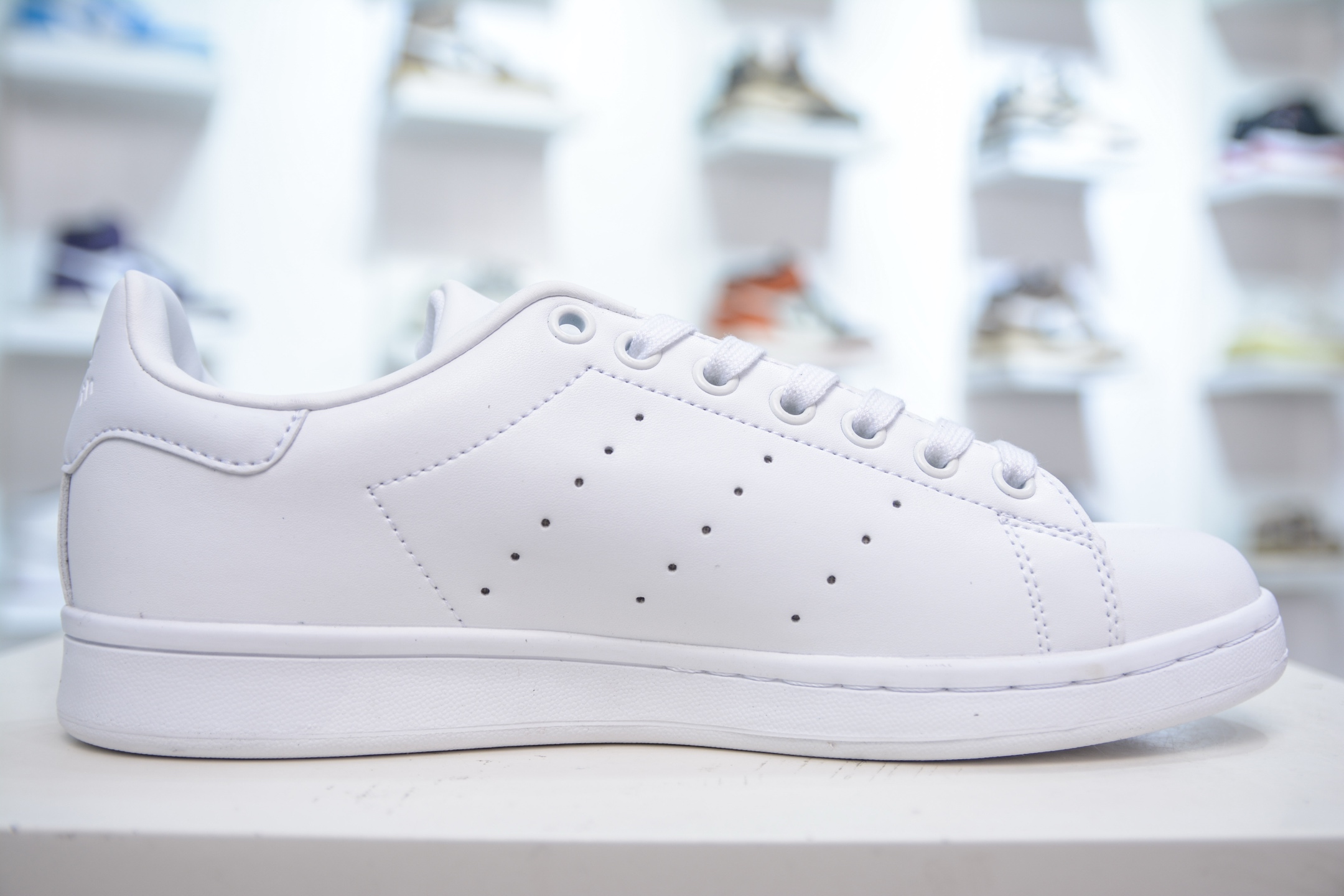 Adidas Originals Stan Smith: Retro, Comfortable, and Stylish White Sneakers 4 i1750692241469 491 0 2