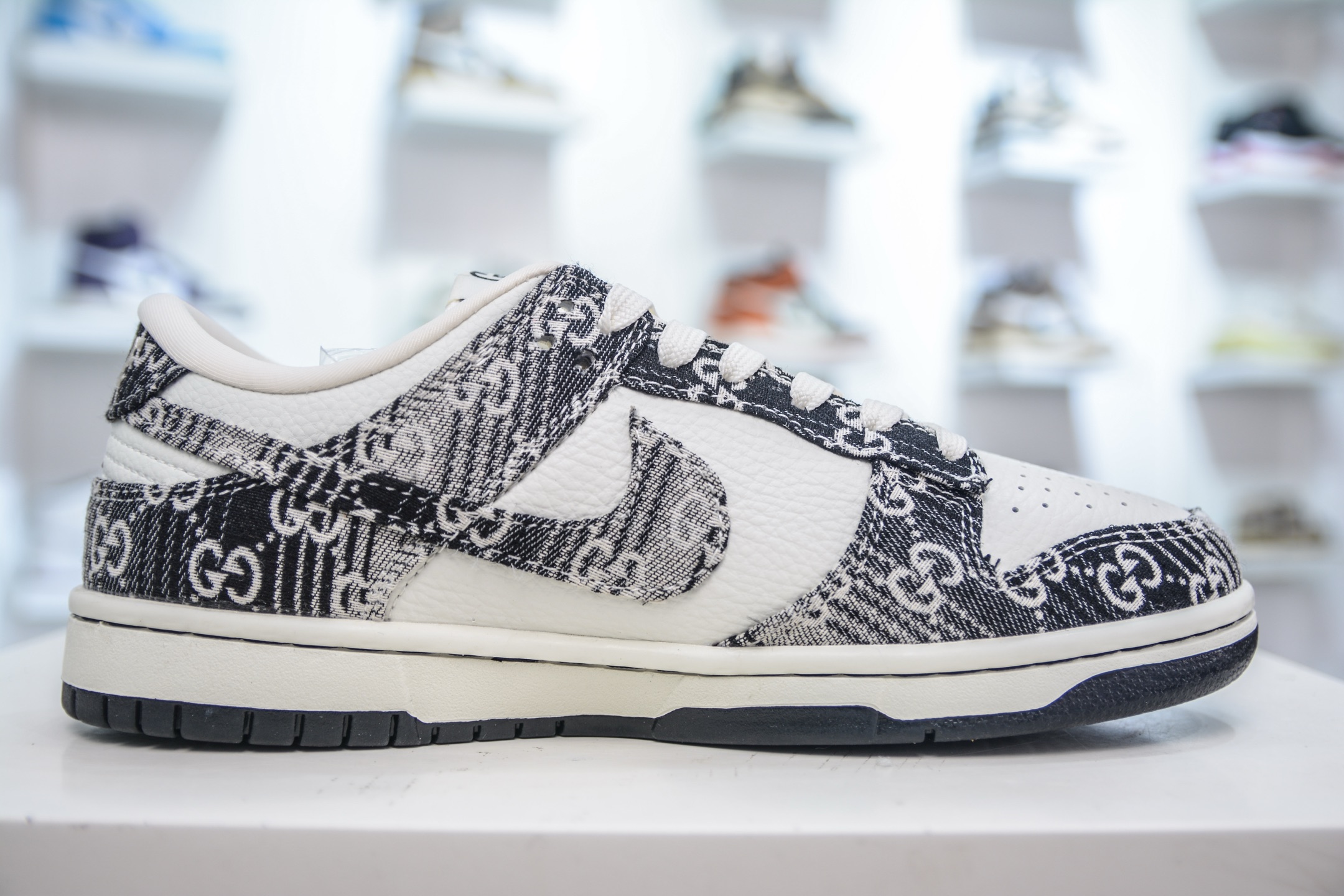 Nike SB Dunk Low x Gucci White Black Gray Denim Sneakers - Premium Quality 4 i1750692663041 6468 0 2