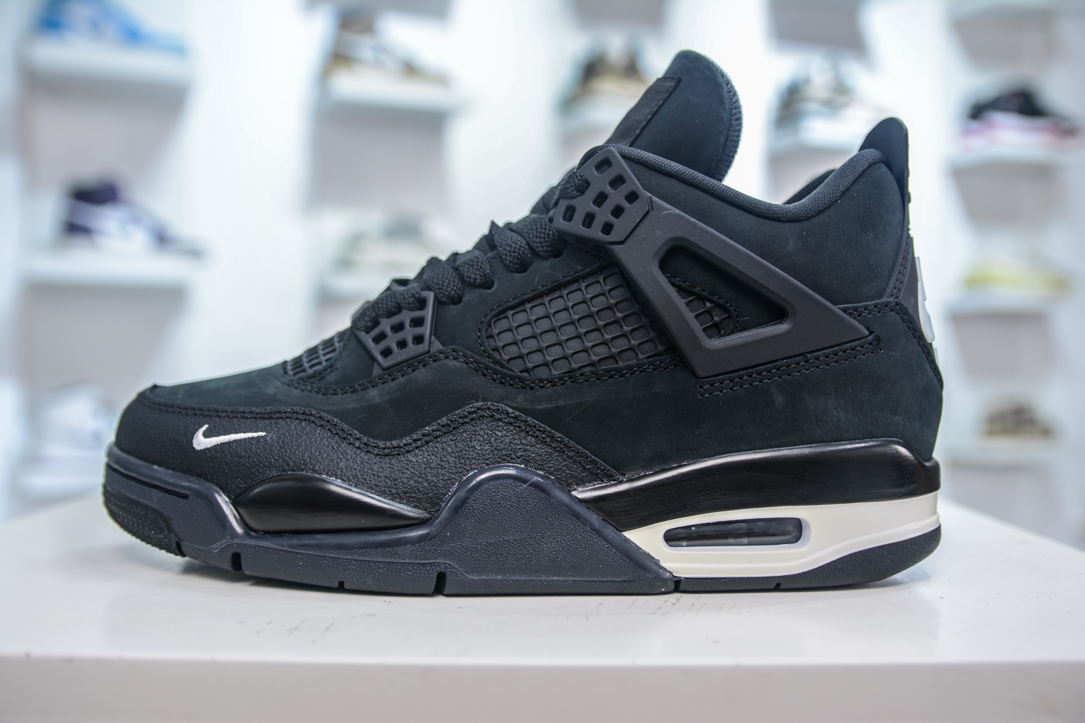Nigel Sylvester x Air Jordan 4 Retro OG SP - Premium Black Sneakers 2 i1750693441378 1877 0 0