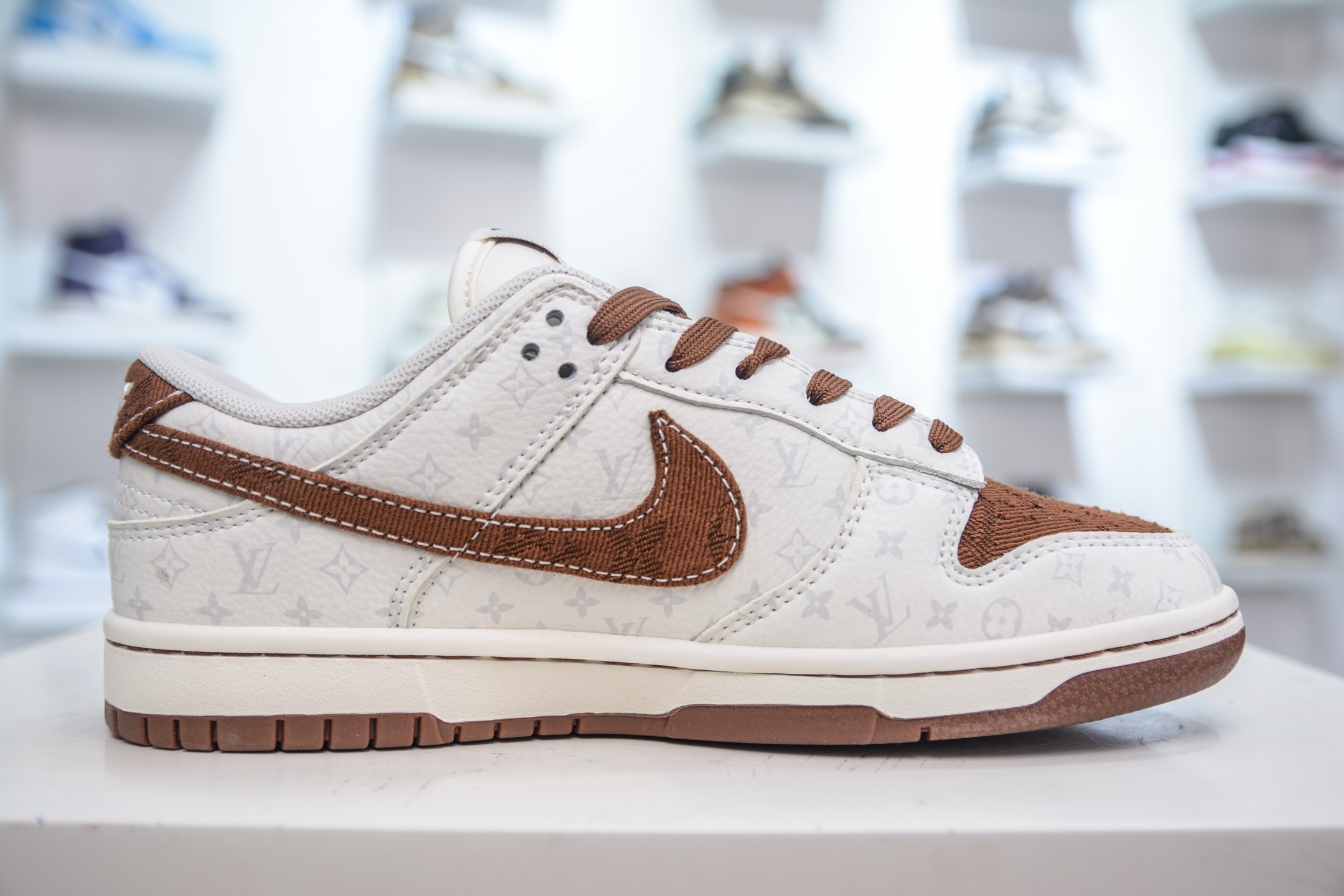 Nike SB Dunk Low x Louis Vuitton White Brown, Premium Leather Sneakers 3 i1750773545380 1150 0 2