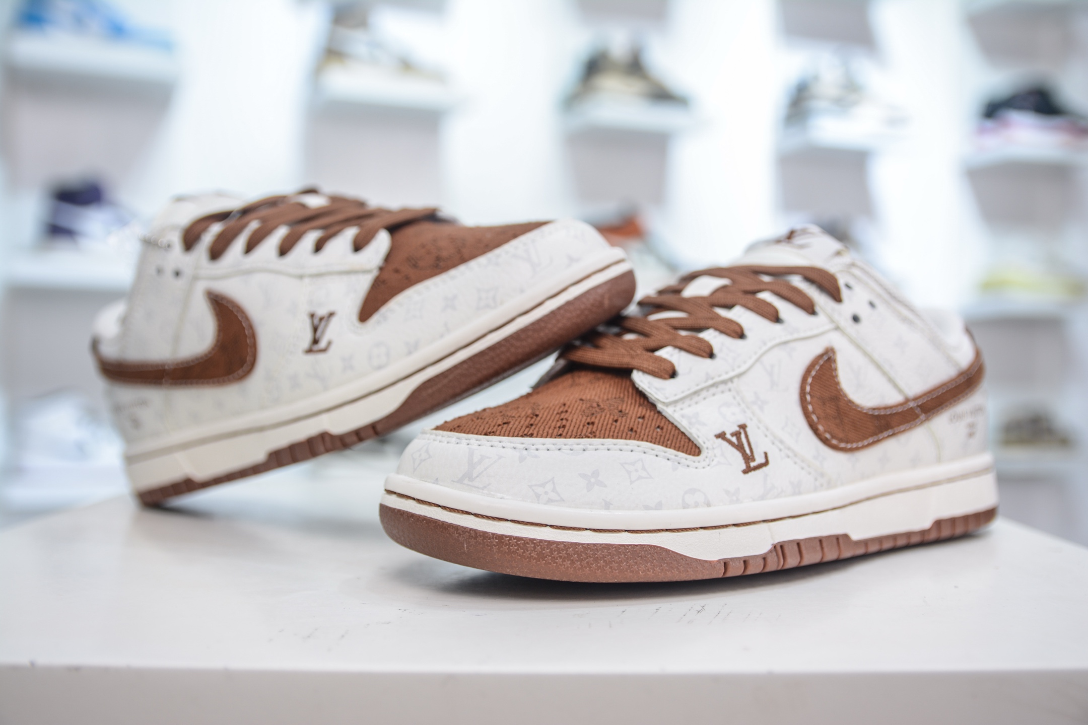 Nike SB Dunk Low x Louis Vuitton White Brown, Premium Leather Sneakers 4 i1750773553398 6917 0 3