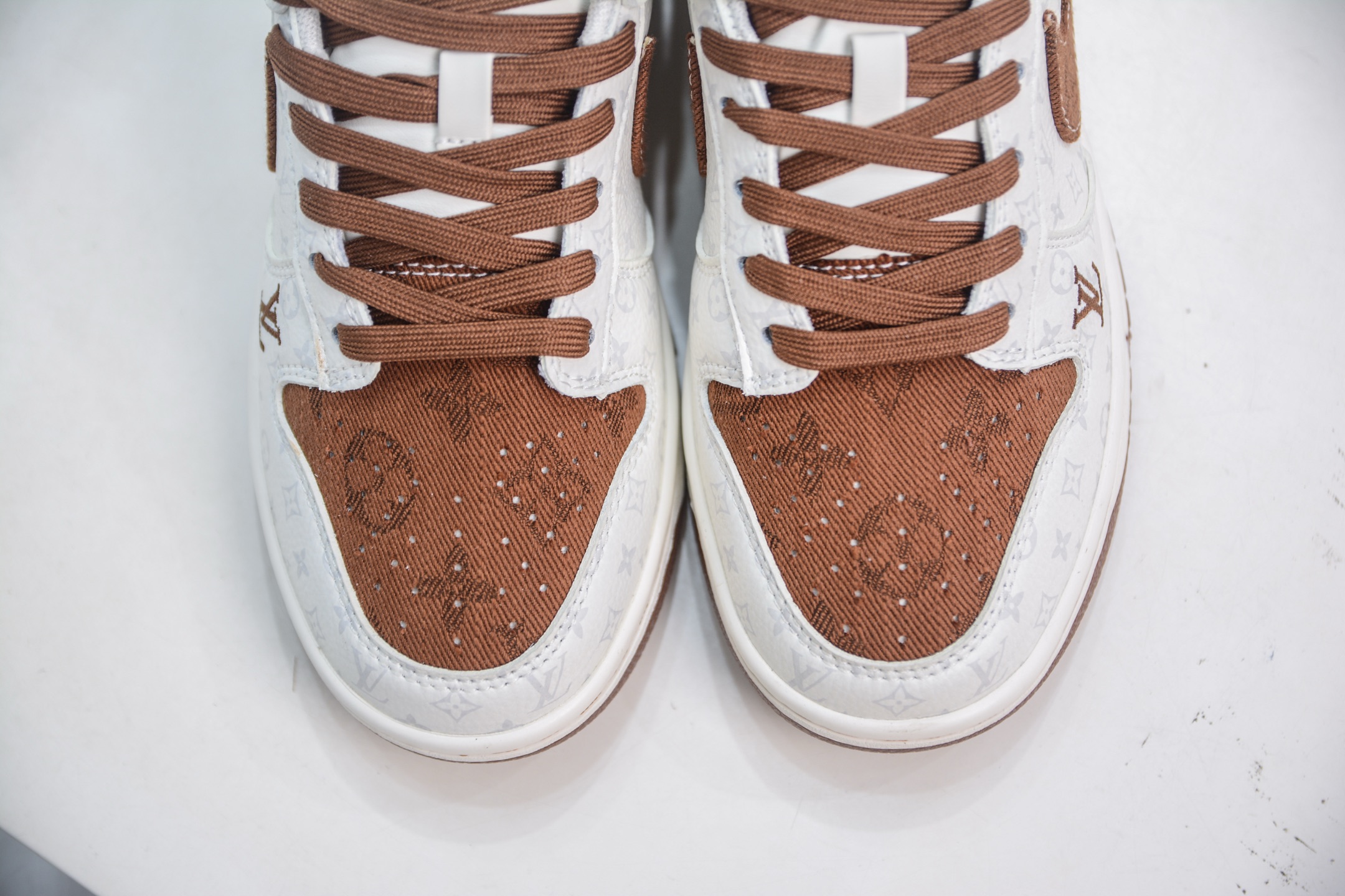 Nike SB Dunk Low x Louis Vuitton White Brown, Premium Leather Sneakers 9 i1750773553437 1673 0 8