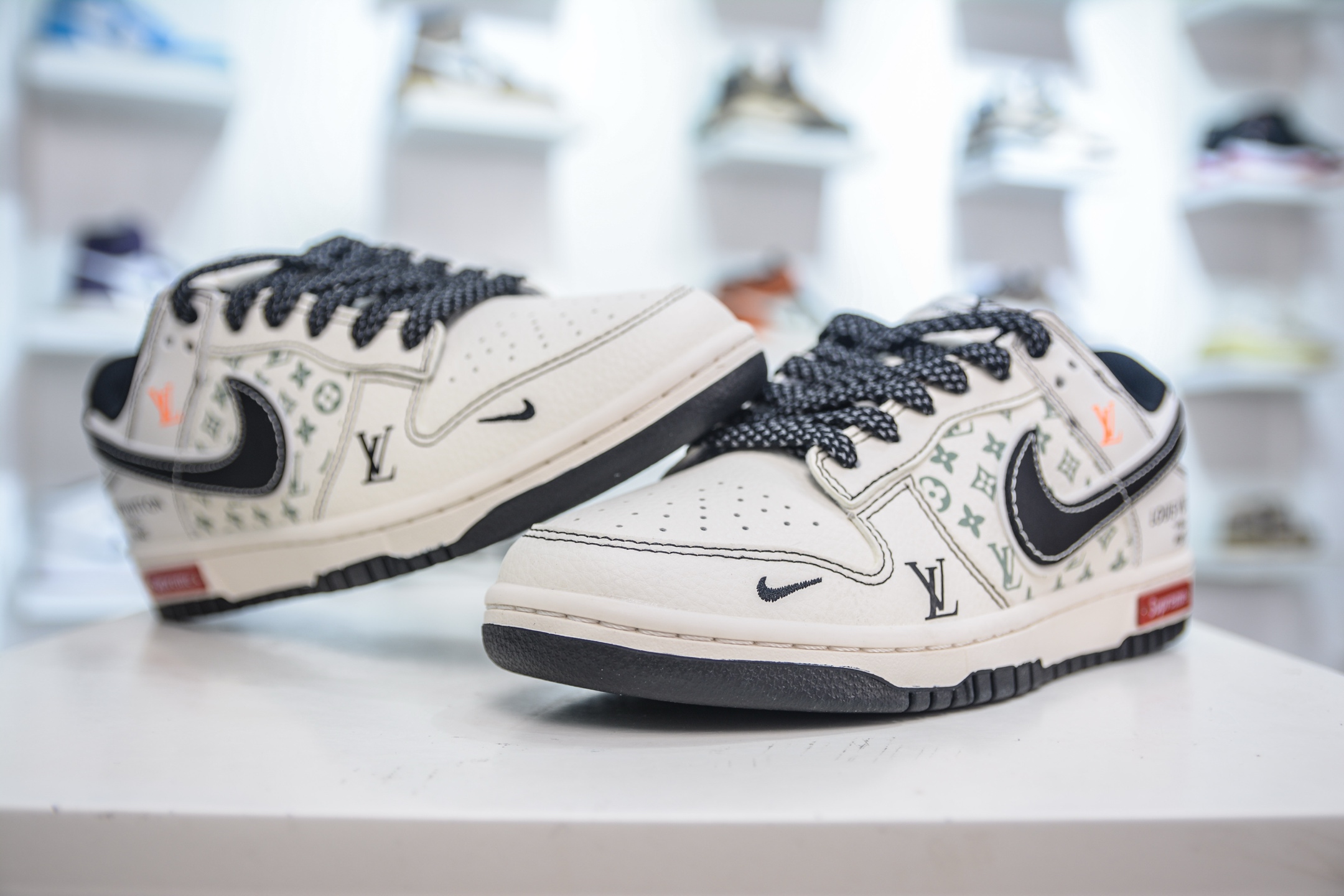 Nike SB Dunk Low x Louis Vuitton Collab Sneakers - Beige & Black 5 i1750773593313 5262 0 3
