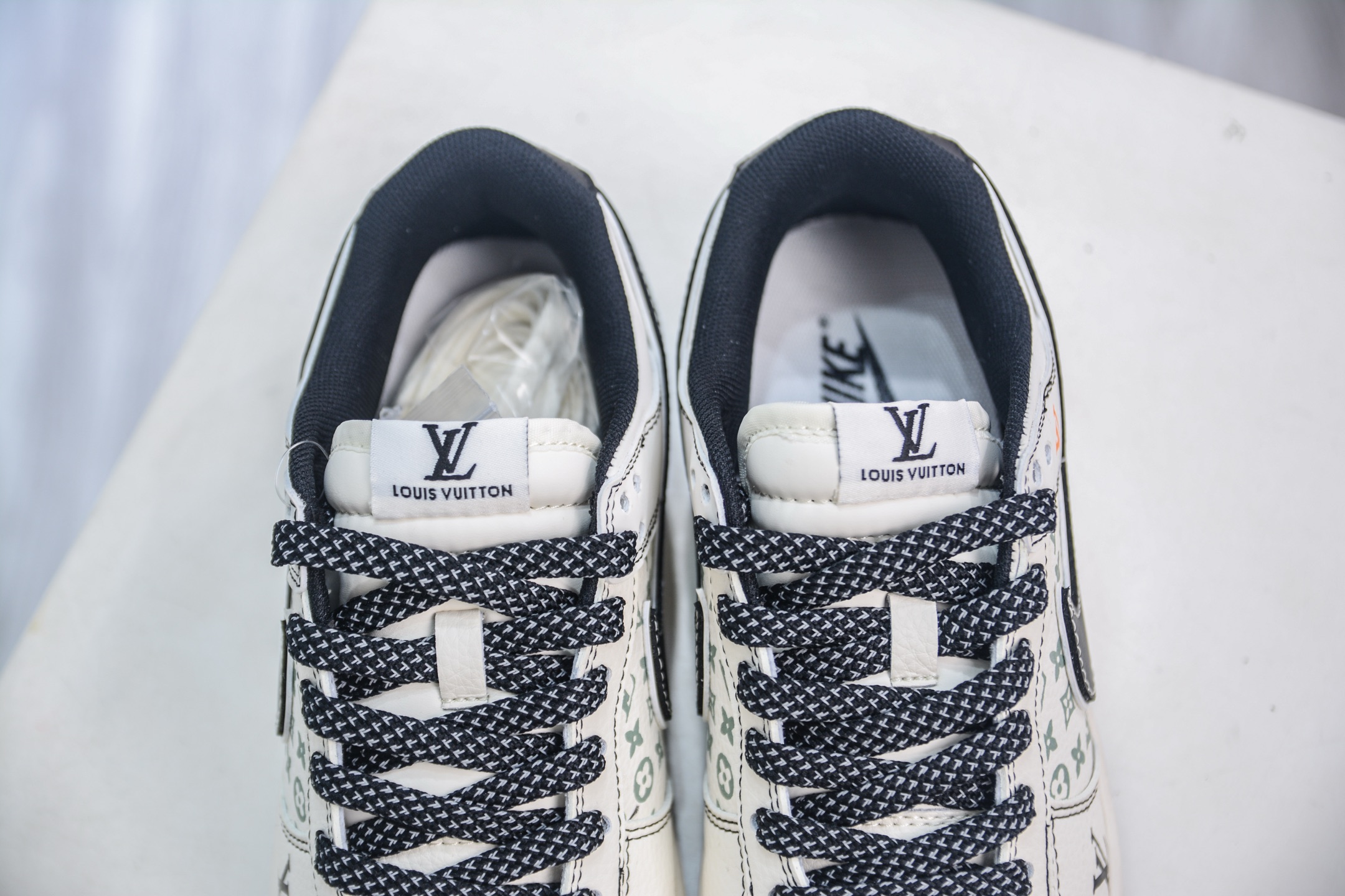 Nike SB Dunk Low x Louis Vuitton Collab Sneakers - Beige & Black 9 i1750773594580 4569 0 7