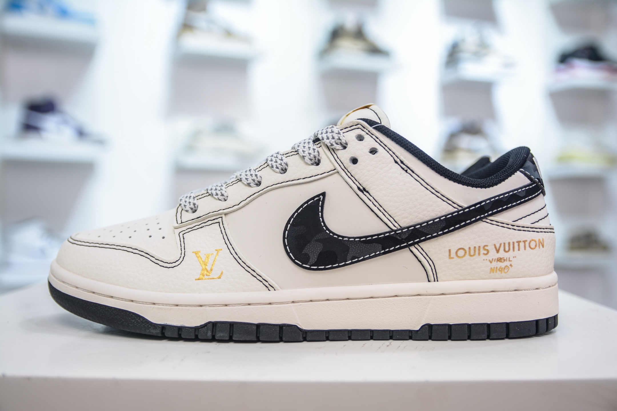 Nike Air Jordan x Louis Vuitton White Black Gold Sneakers Custom Shoes 1 i1750774319175 4631 0 0