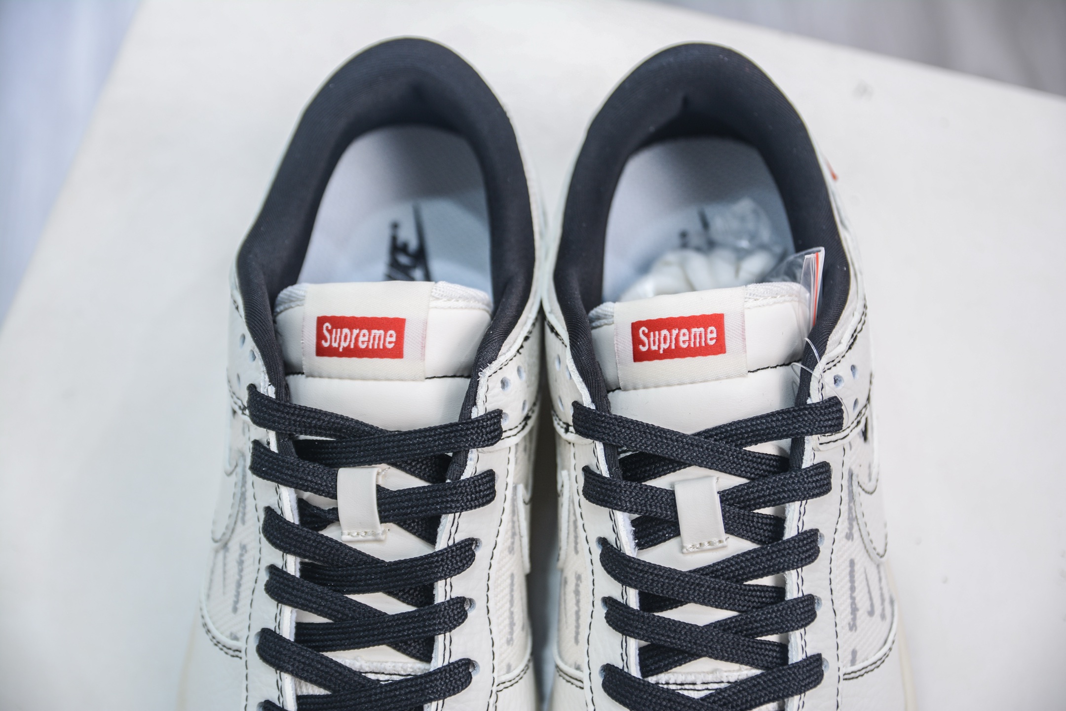 Nike SB Dunk Low x Supreme Collab - White/Black Premium Sneakers 9 i1750859209889 5674 0 7