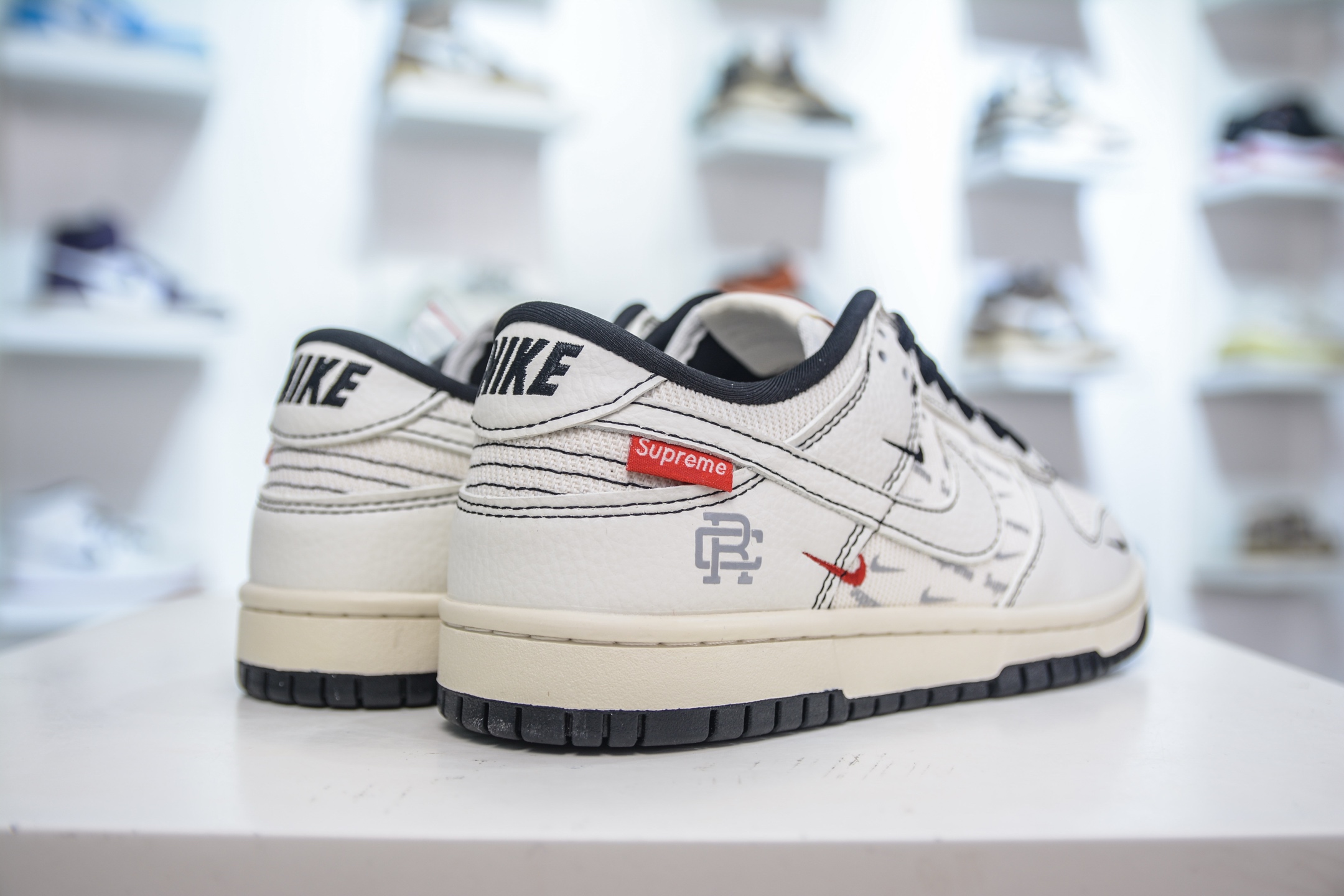 Nike SB Dunk Low x Supreme Collab - White/Black Premium Sneakers 7 i1750859209901 3882 0 5