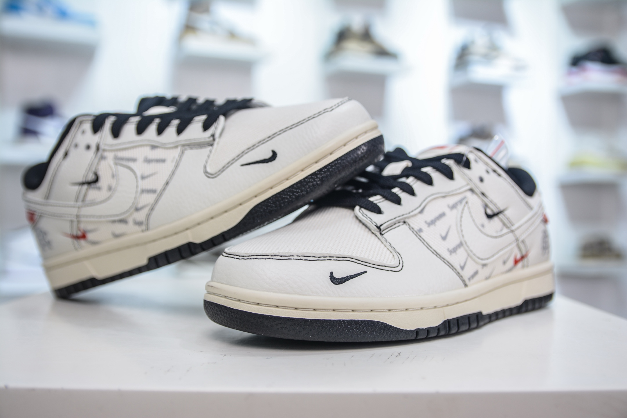 Nike SB Dunk Low x Supreme Collab - White/Black Premium Sneakers 5 i1750859209910 4070 0 3