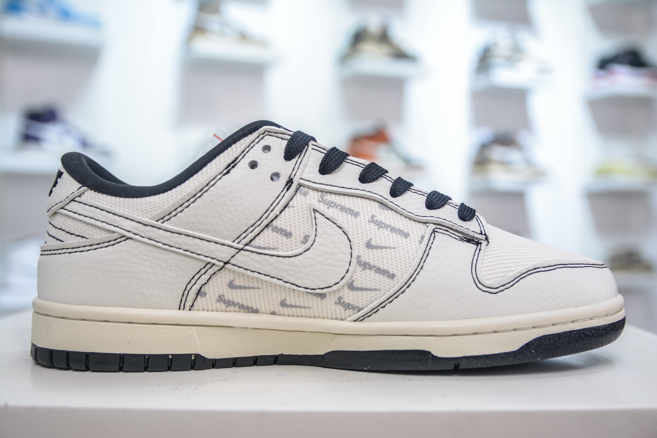 Nike SB Dunk Low x Supreme Collab - White/Black Premium Sneakers 4 i1750859210000 5221 0 2