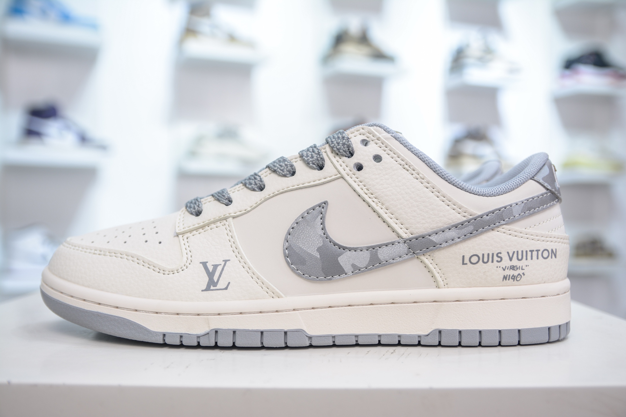 Nike SB Dunk Low x Louis Vuitton White Grey Camo Sneakers 1 i1750860514606 1410 0 0