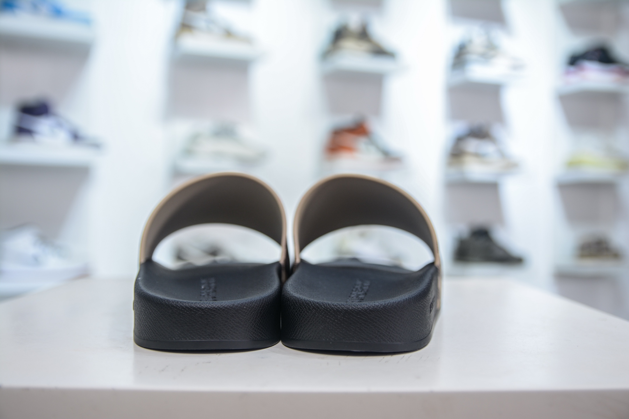 200 Burberry Vintage 巴宝莉拖鞋夏季新款经典格纹拖鞋复古格纹拖鞋-Chinese UA Cheap High Quatity Brand Clothes Bags handbags Sneakers wholesale wholesaler seller from China Factory suppliers Fashion Clothing Shoes best Quality Beautiful Price 200 Burberry Vintage 巴宝莉拖鞋夏季新款经典格纹拖鞋复古格纹拖鞋