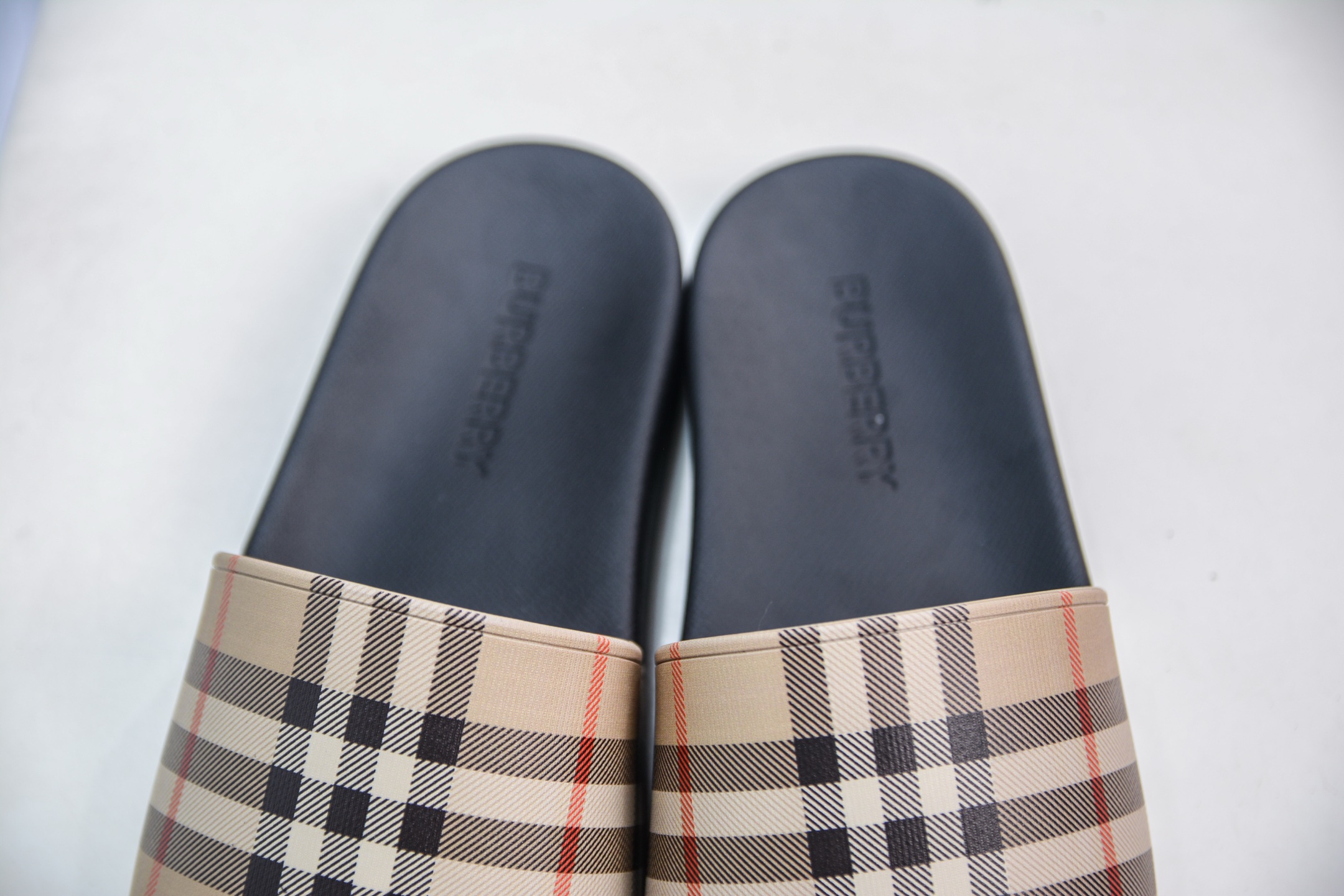 200 Burberry Vintage 巴宝莉拖鞋夏季新款经典格纹拖鞋复古格纹拖鞋-Chinese UA Cheap High Quatity Brand Clothes Bags handbags Sneakers wholesale wholesaler seller from China Factory suppliers Fashion Clothing Shoes best Quality Beautiful Price 200 Burberry Vintage 巴宝莉拖鞋夏季新款经典格纹拖鞋复古格纹拖鞋