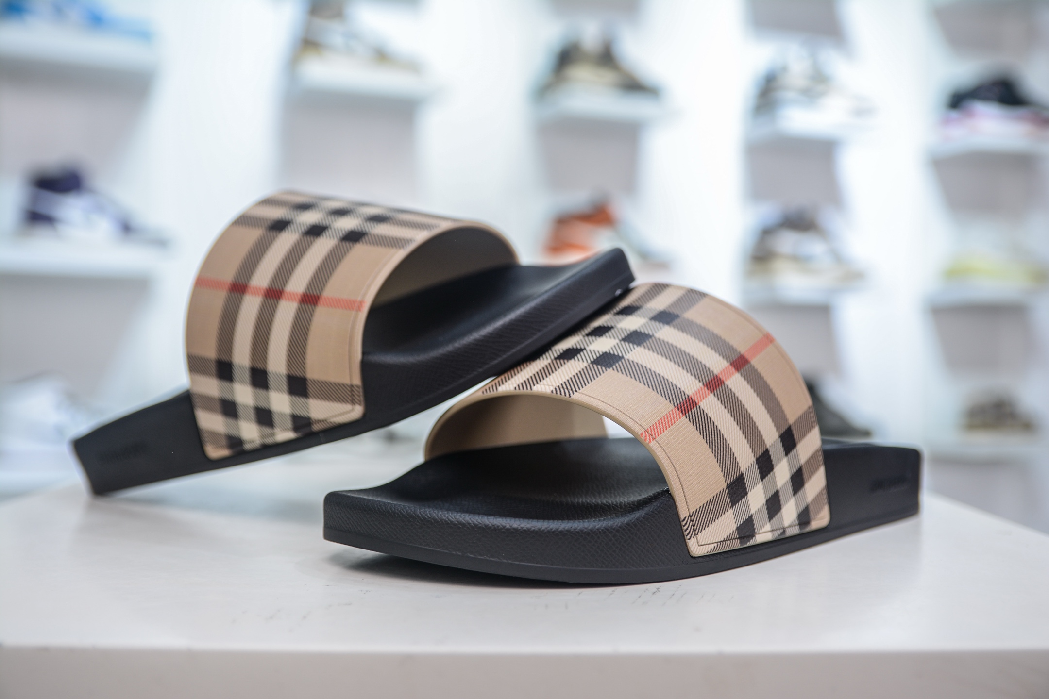 200 Burberry Vintage 巴宝莉拖鞋夏季新款经典格纹拖鞋复古格纹拖鞋-Chinese UA Cheap High Quatity Brand Clothes Bags handbags Sneakers wholesale wholesaler seller from China Factory suppliers Fashion Clothing Shoes best Quality Beautiful Price 200 Burberry Vintage 巴宝莉拖鞋夏季新款经典格纹拖鞋复古格纹拖鞋