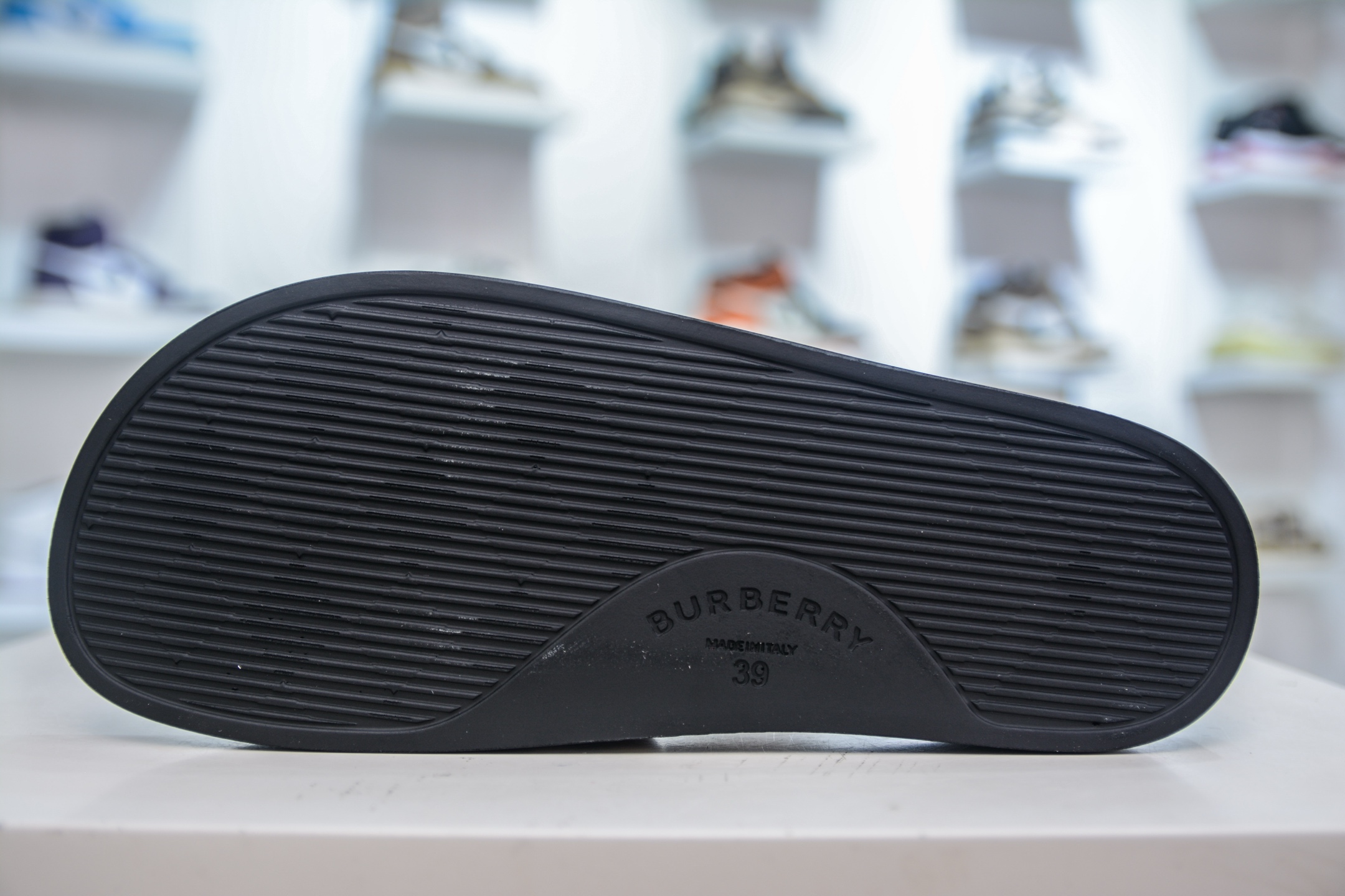 200 Burberry Vintage 巴宝莉拖鞋夏季新款经典格纹拖鞋复古格纹拖鞋-Chinese UA Cheap High Quatity Brand Clothes Bags handbags Sneakers wholesale wholesaler seller from China Factory suppliers Fashion Clothing Shoes best Quality Beautiful Price 200 Burberry Vintage 巴宝莉拖鞋夏季新款经典格纹拖鞋复古格纹拖鞋