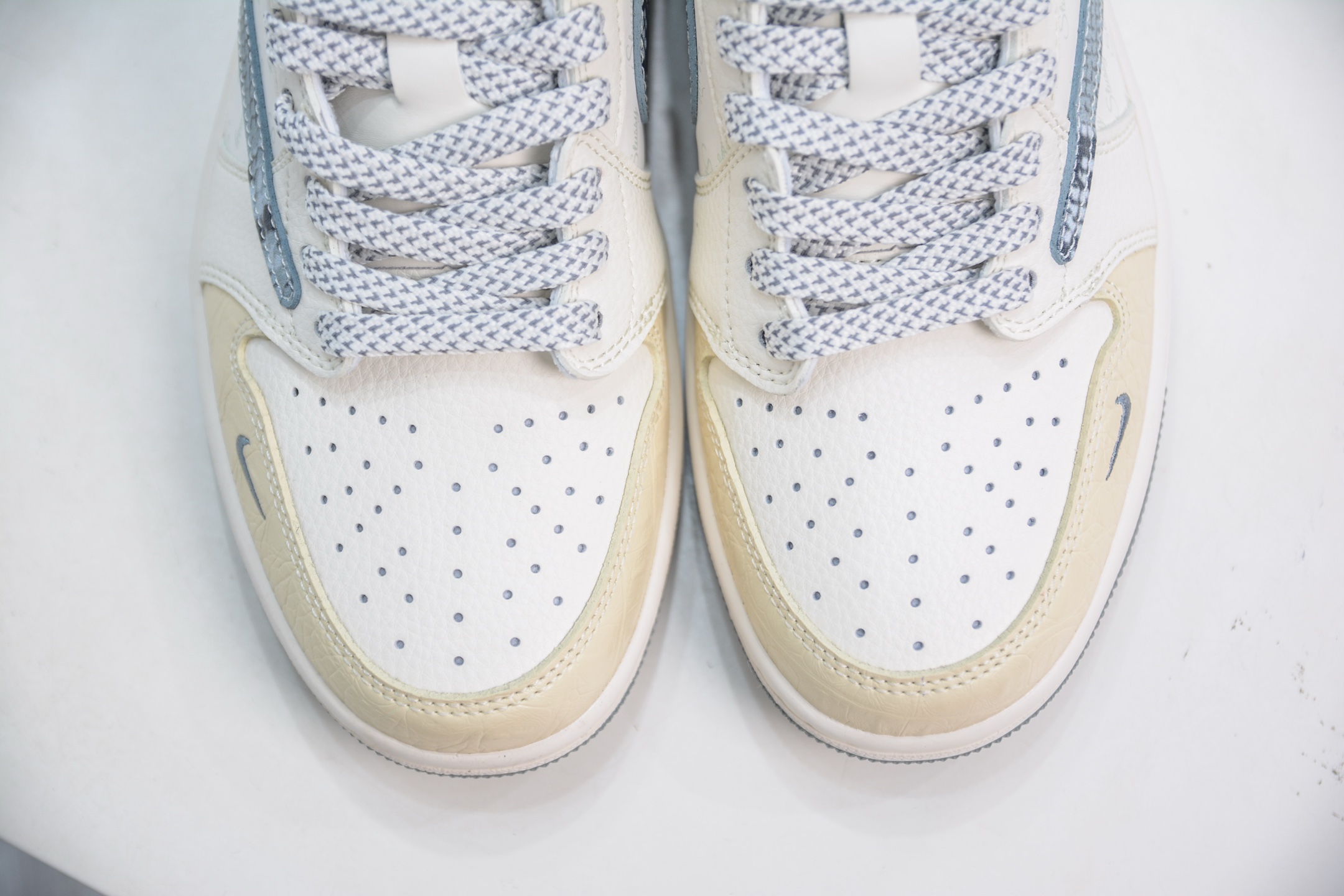 270 TS x Air Jordan x Stussy AJ1 Low 倒钩低帮联名斯图西-白灰蛇纹 XS7089-621-Chinese UA Cheap High Quatity Brand Clothes Bags handbags Sneakers wholesale wholesaler seller from China Factory suppliers Fashion Clothing Shoes best Quality Beautiful Price 270 TS x Air Jordan x Stussy AJ1 Low 倒钩低帮联名斯图西-白灰蛇纹 XS7089-621