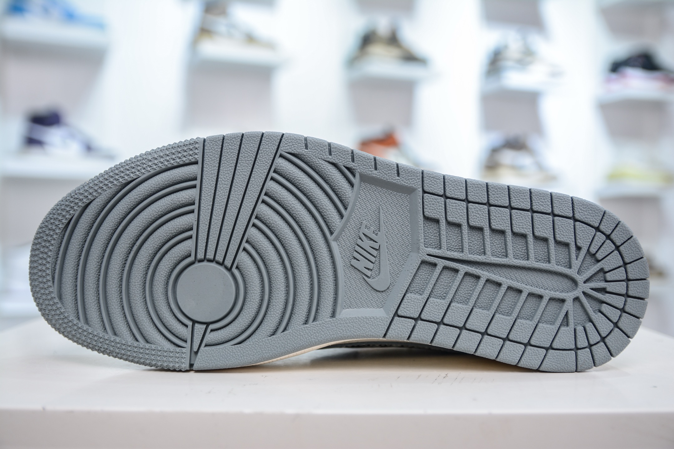 270 TS x Air Jordan x Stussy AJ1 Low 倒钩低帮联名斯图西-白灰蛇纹 XS7089-621-Chinese UA Cheap High Quatity Brand Clothes Bags handbags Sneakers wholesale wholesaler seller from China Factory suppliers Fashion Clothing Shoes best Quality Beautiful Price 270 TS x Air Jordan x Stussy AJ1 Low 倒钩低帮联名斯图西-白灰蛇纹 XS7089-621