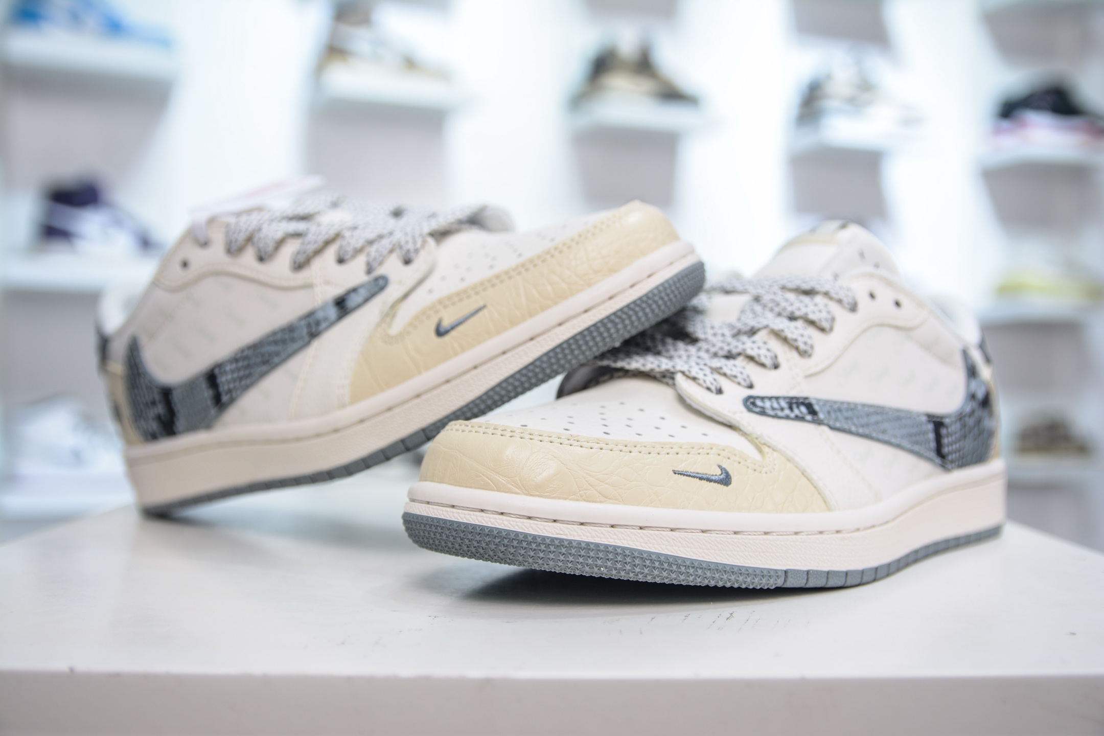 270 TS x Air Jordan x Stussy AJ1 Low 倒钩低帮联名斯图西-白灰蛇纹 XS7089-621-Chinese UA Cheap High Quatity Brand Clothes Bags handbags Sneakers wholesale wholesaler seller from China Factory suppliers Fashion Clothing Shoes best Quality Beautiful Price 270 TS x Air Jordan x Stussy AJ1 Low 倒钩低帮联名斯图西-白灰蛇纹 XS7089-621