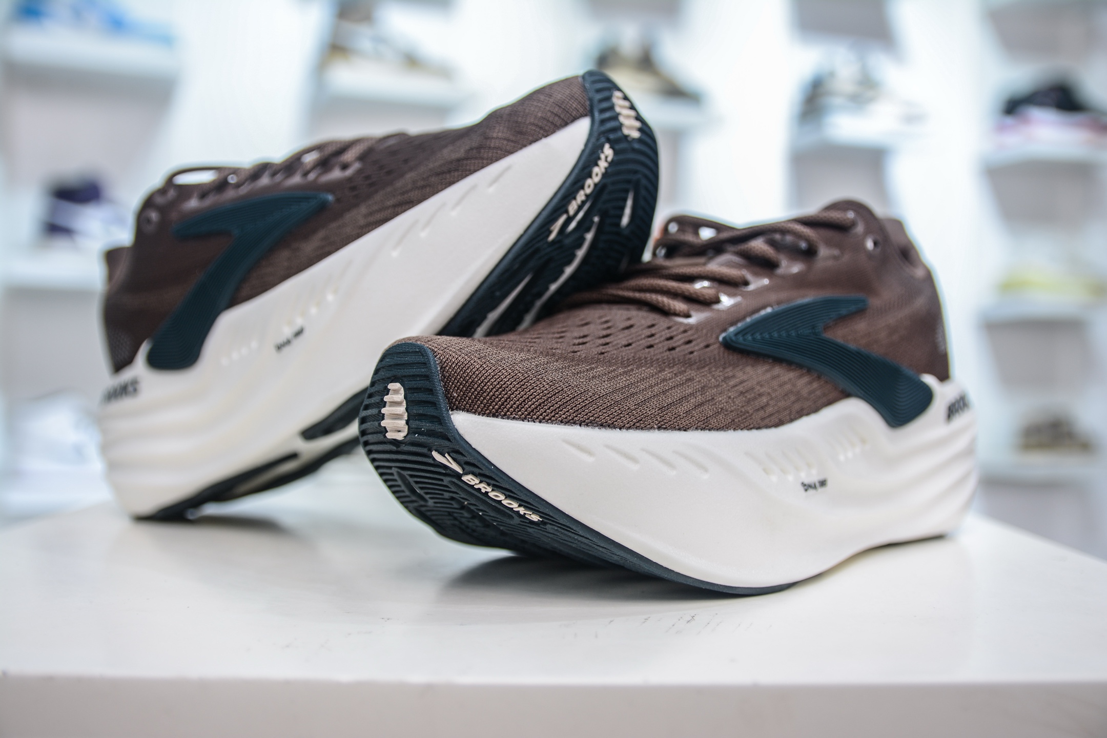 180 Brooks布鲁克斯 Glycerin max 舒适简约防滑耐磨低帮跑步鞋 110447D284-Chinese UA Cheap High Quatity Brand Clothes Bags handbags Sneakers wholesale wholesaler seller from China Factory suppliers Fashion Clothing Shoes best Quality Beautiful Price 180 Brooks布鲁克斯 Glycerin max 舒适简约防滑耐磨低帮跑步鞋 110447D284